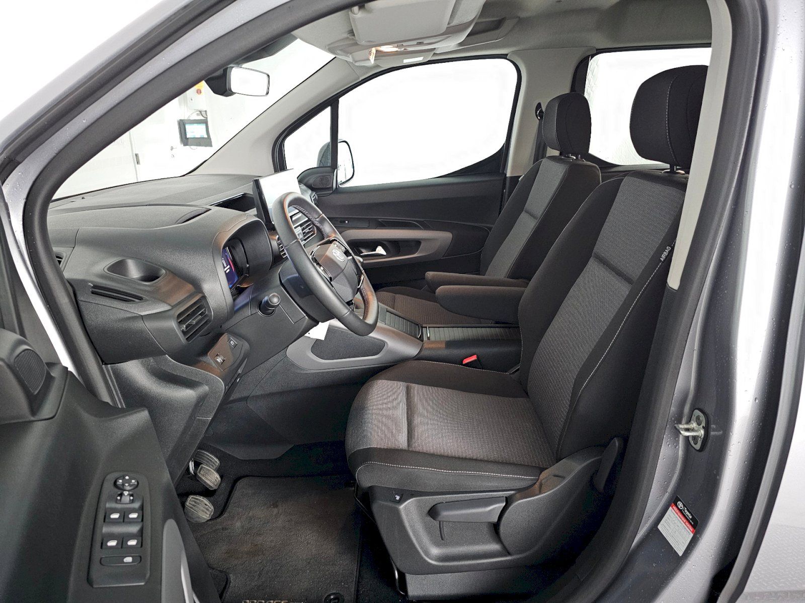 Toyota Proace City Verso, Long 1.5D 130k FAMILY 7S - fotka 6