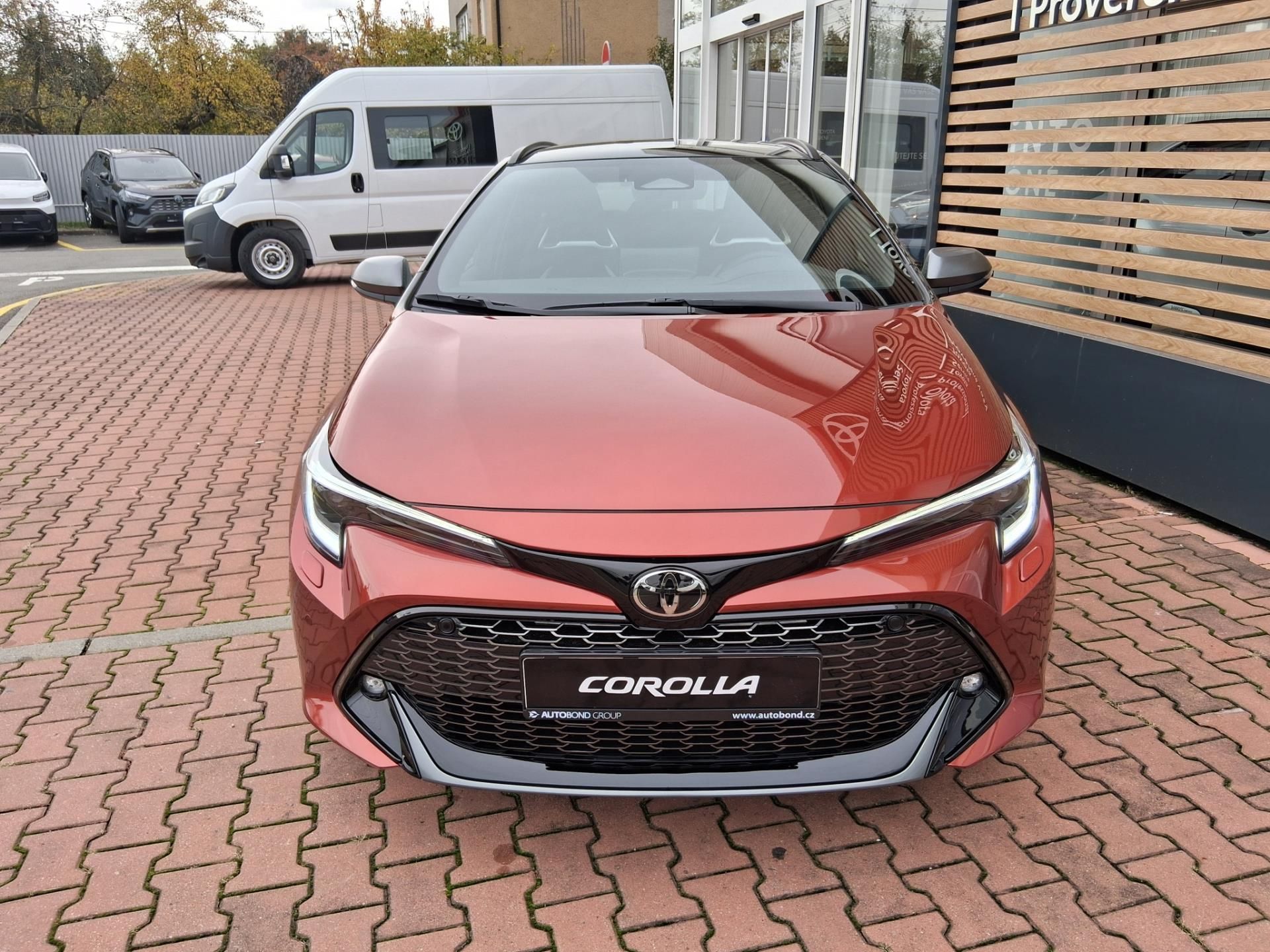 Toyota Corolla, 1,8 HEV GR SPORT - fotka 2