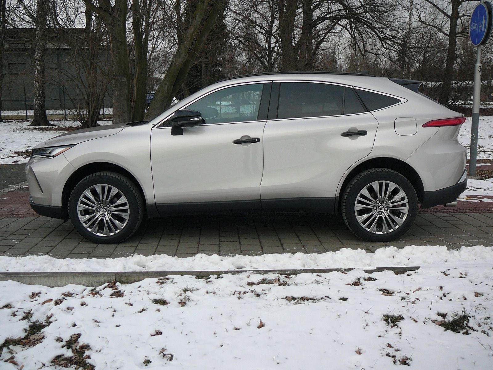 Toyota Venza, 2.5i Hybrid XLE 48000KM!!! - fotka 3
