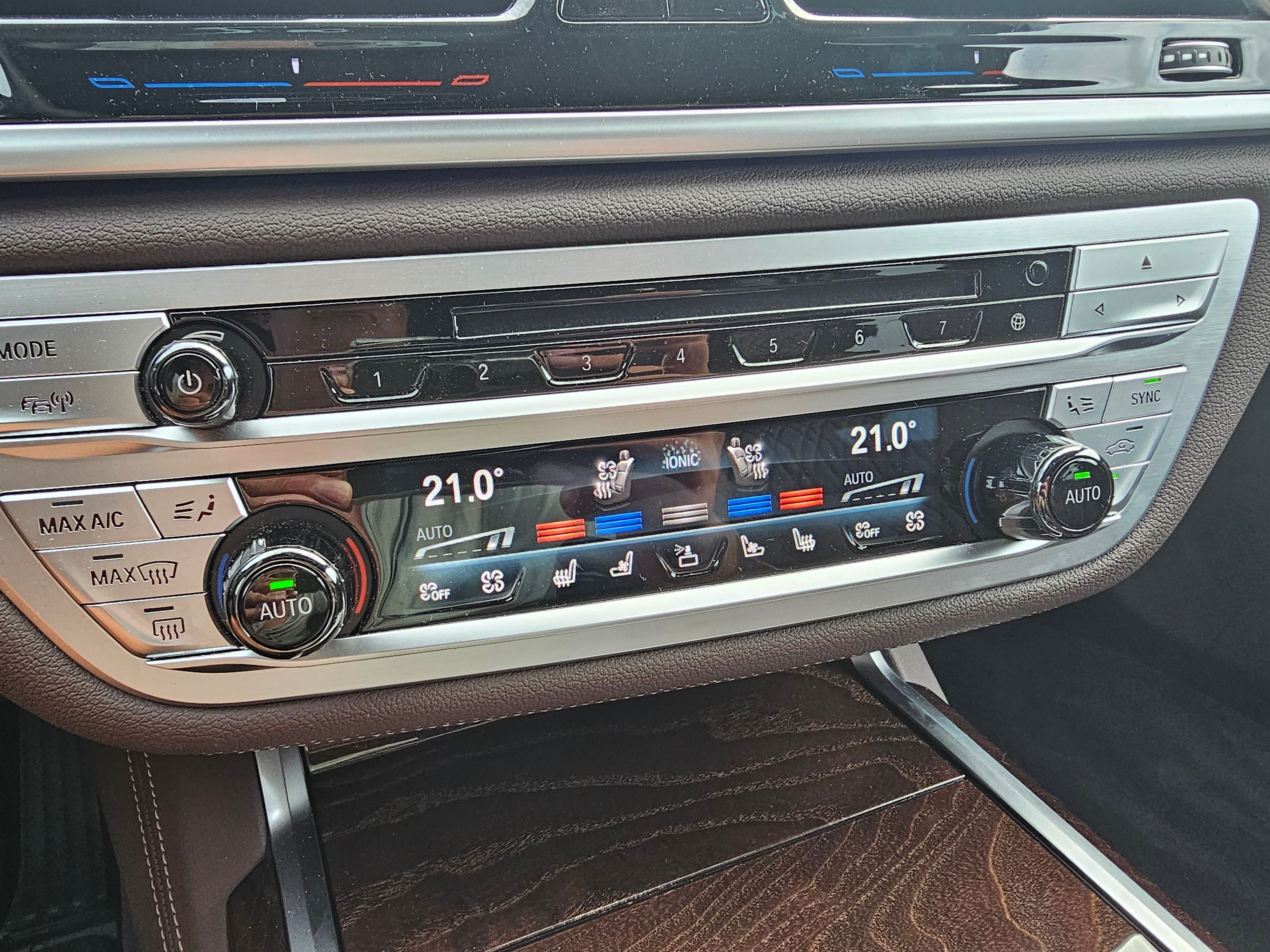 BMW Řada 7, TOP TOP TOP výbava PC 4,1mil - fotka 5