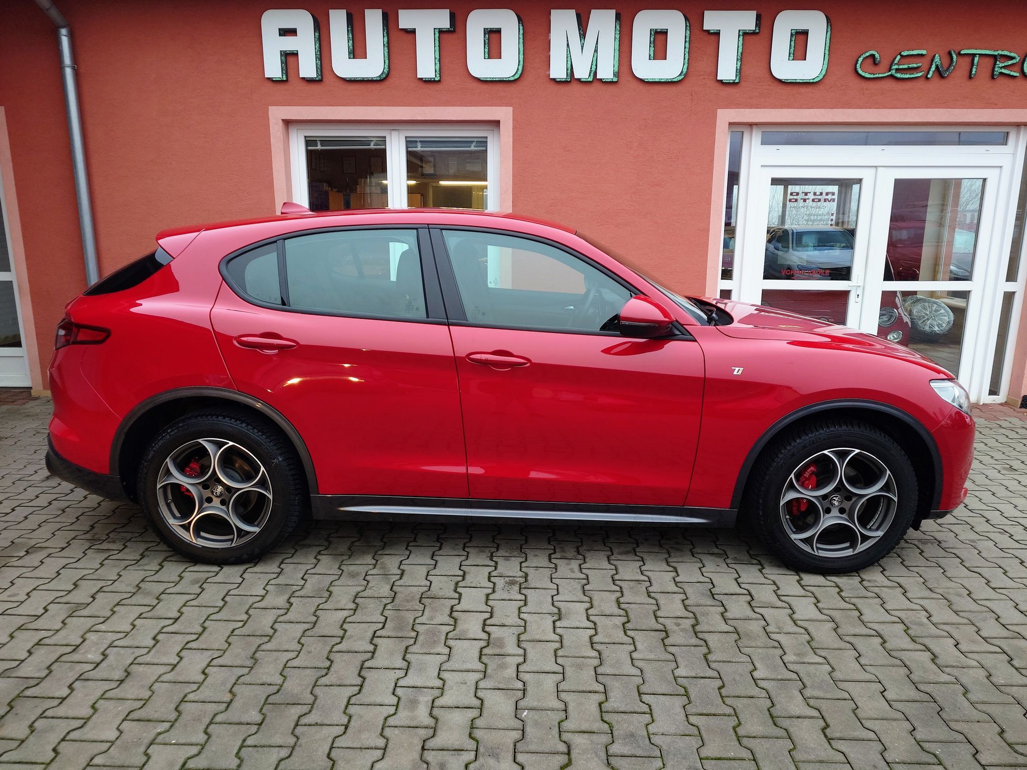 Alfa Romeo Stelvio, 2.0 Ti 206 kW - fotka 5