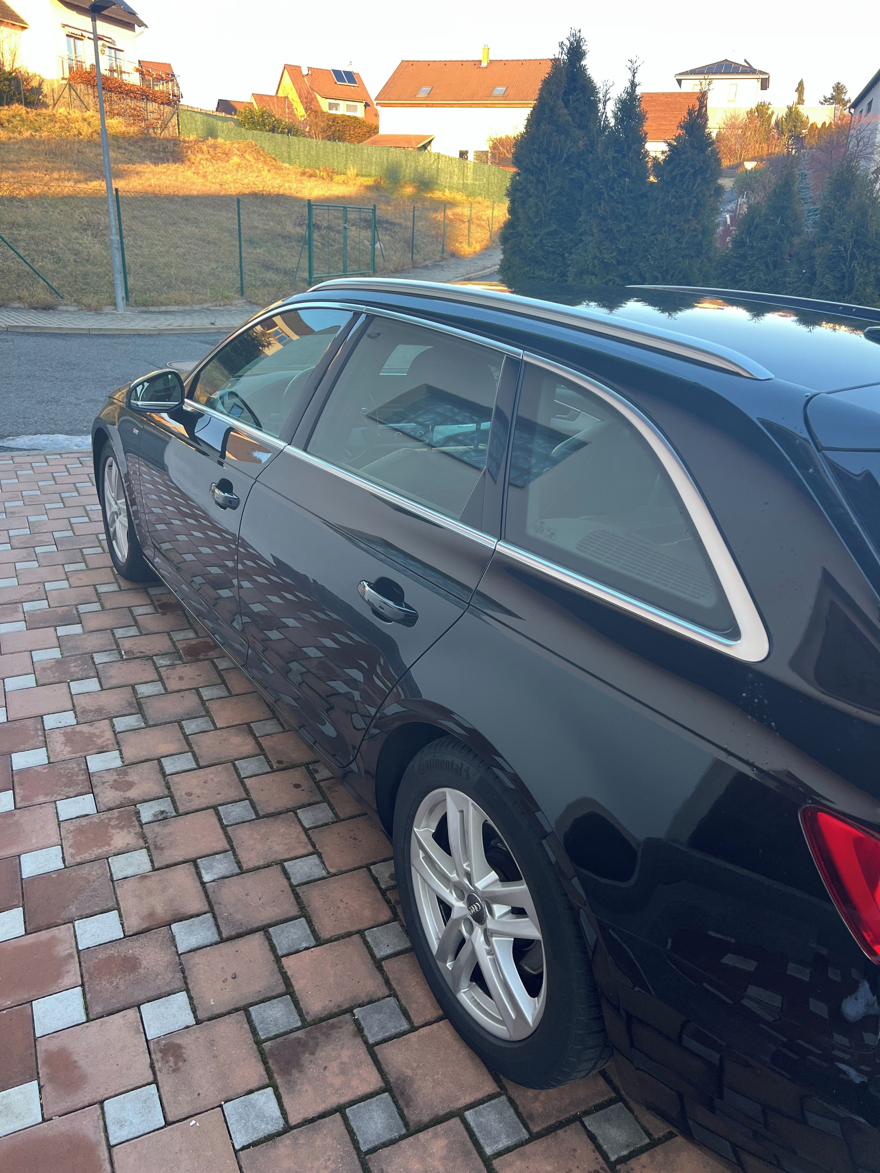 Audi A4 Avant, 2.0 TDi 140 kw QUATTRO S-Line - fotka 3