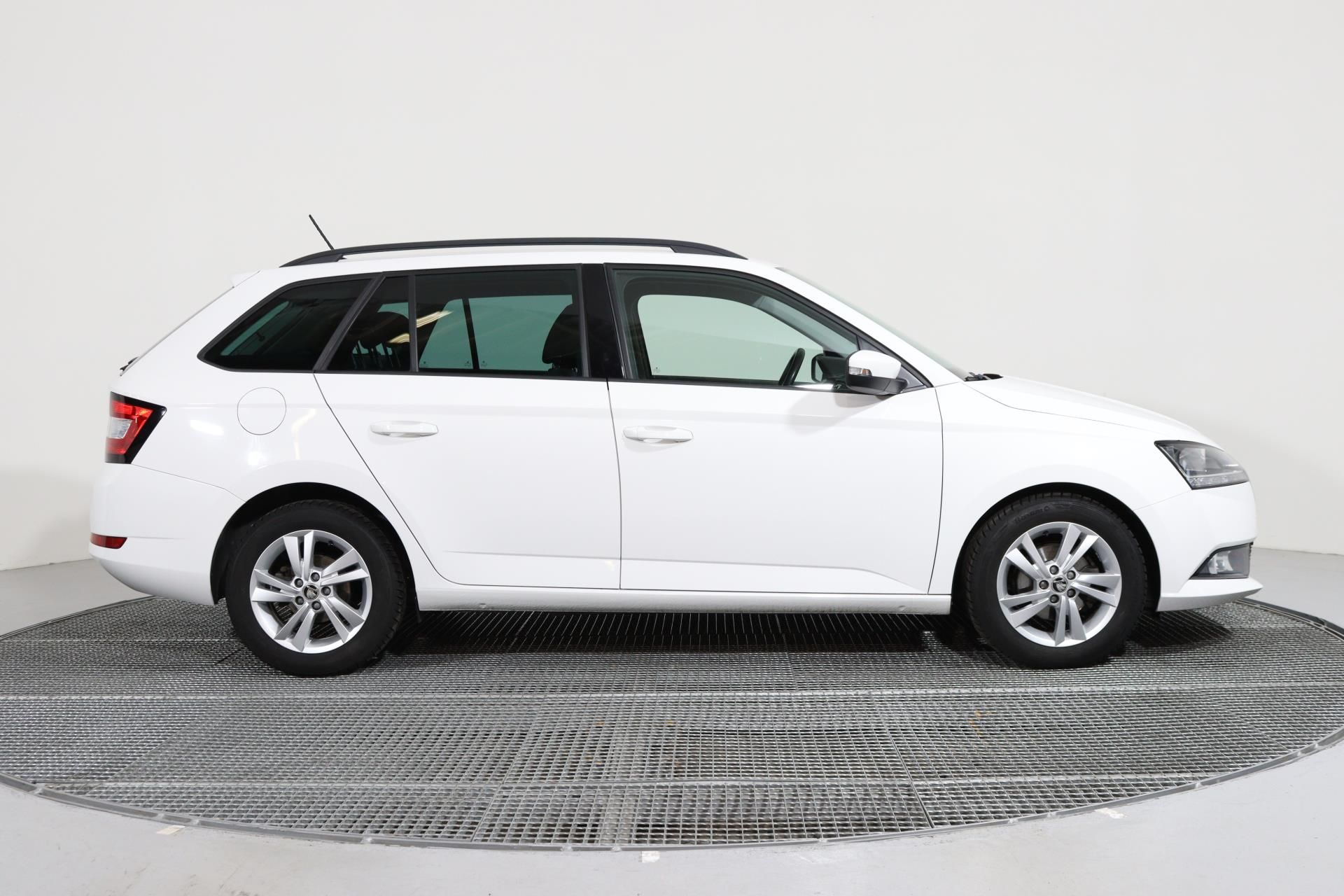 Škoda Fabia, COMBI AMBITION 1,0 TSI 70 kW - fotka 3
