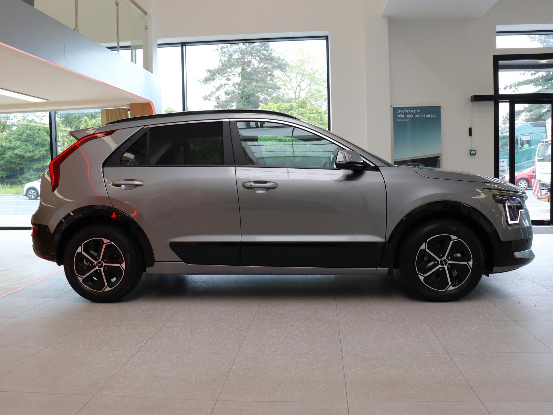 Kia Niro, STYLE 1,6 GDi HEV 6DCT - fotka 4