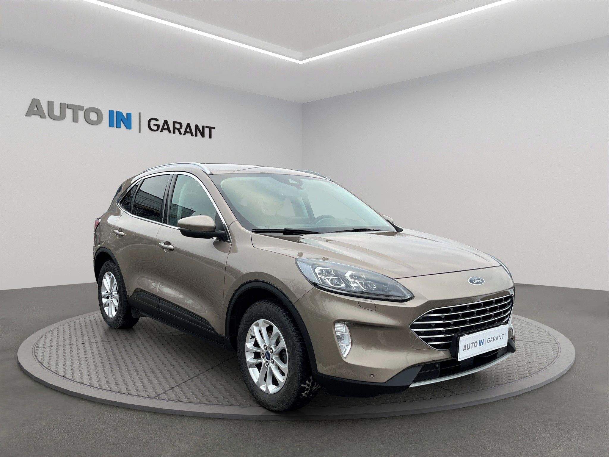Ford Kuga, 1.5 110kw, ČR, 1. maj - fotka 3
