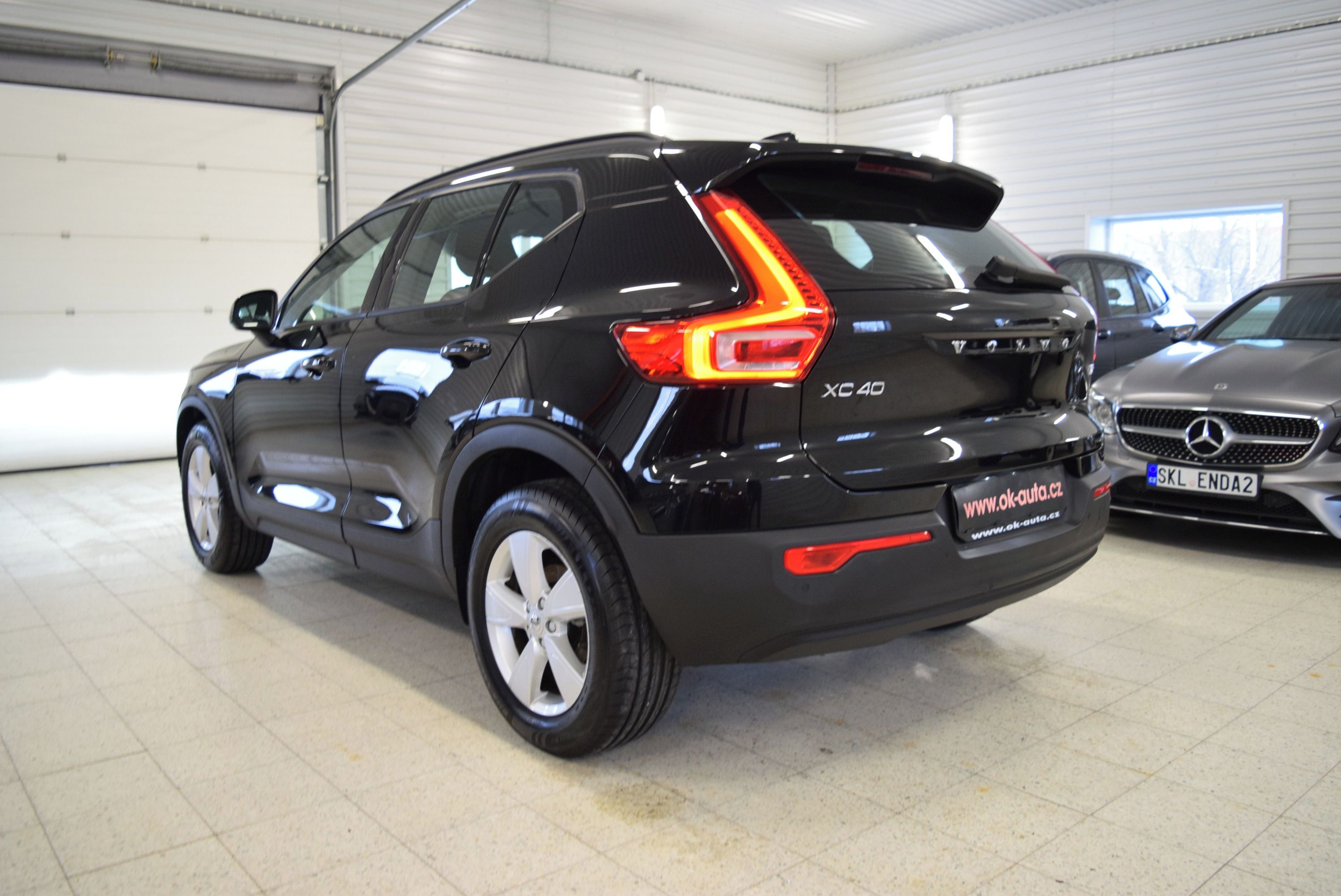 Volvo XC40, T2 MOMENTUM AUTOMAT-DPH - fotka 3