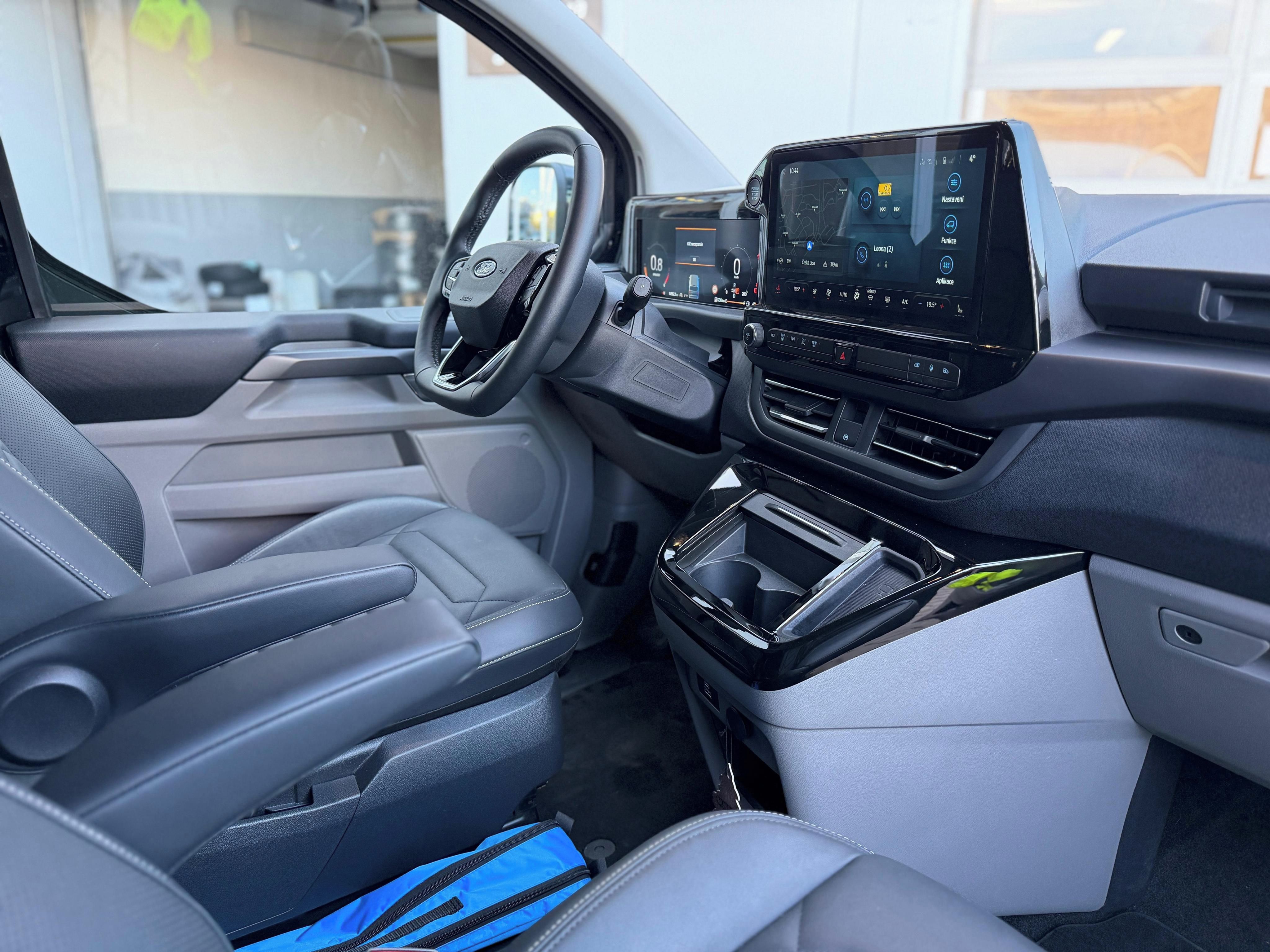 Ford Tourneo Custom, TITANIUM X 2,0  4x4  L2 A/T - fotka 6
