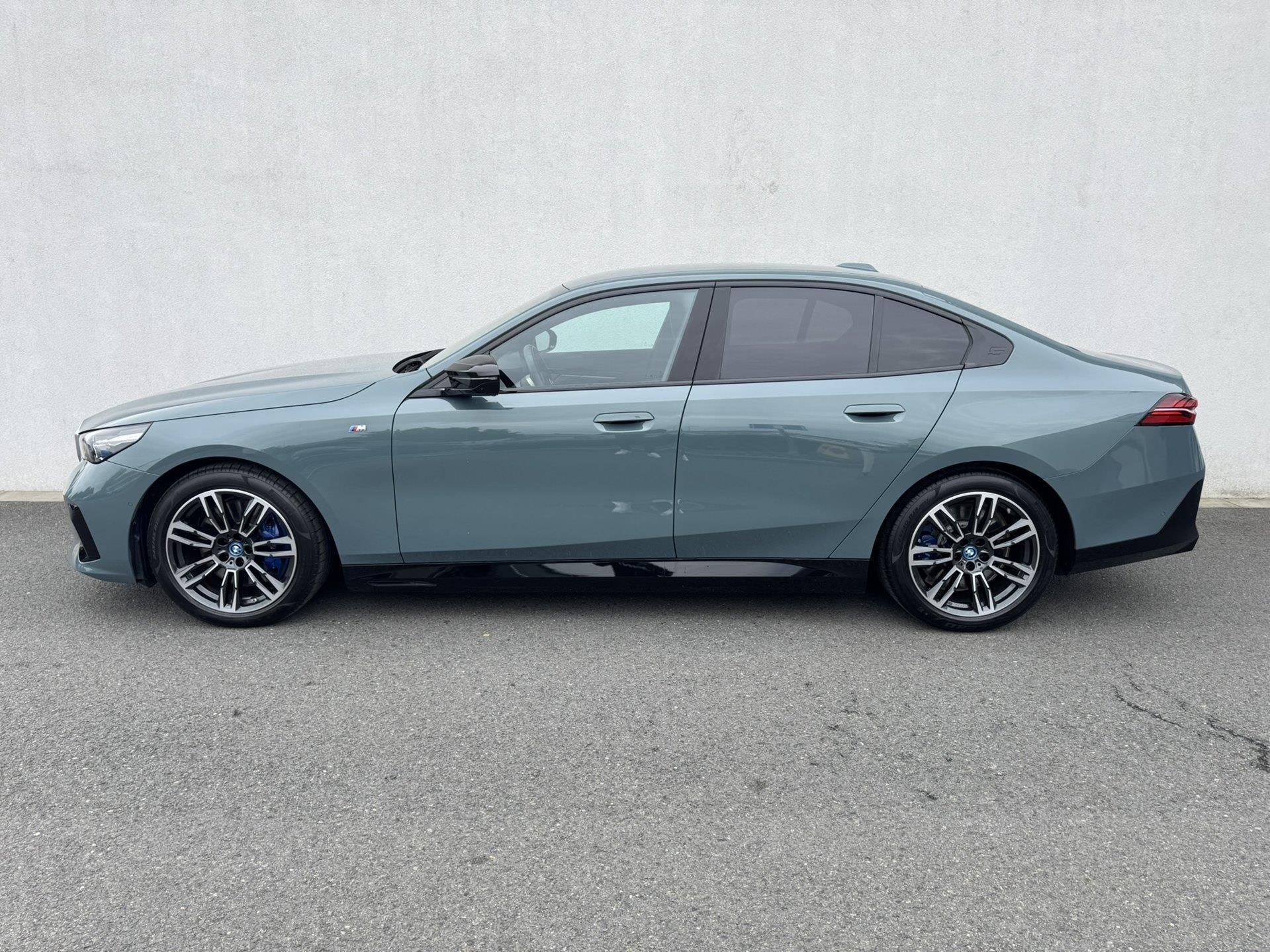 BMW i5, i5 M60 xDrive Sedan - fotka 4