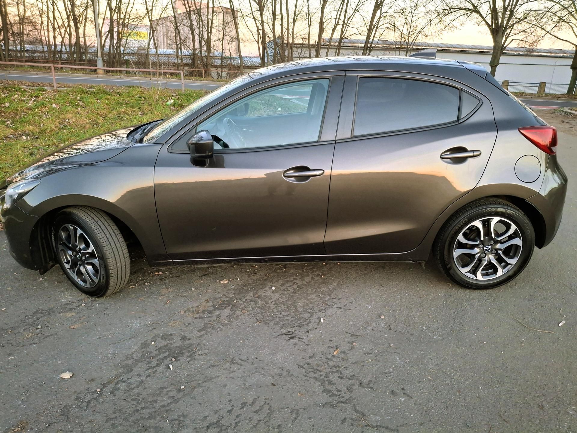 Mazda 2, 1.5 benzin 66 kw - fotka 6