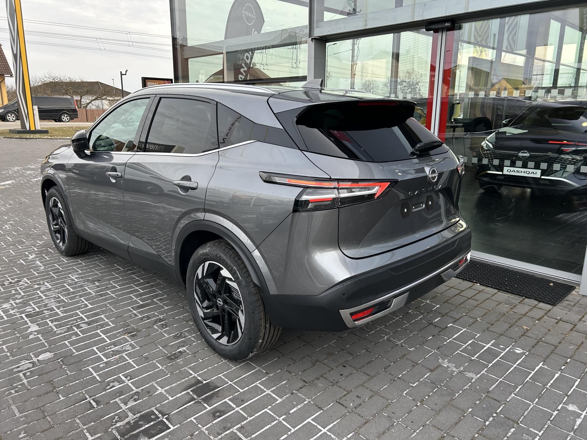 Nissan Qashqai, N-CONNECTA 1.3T 116kw Aut 4x4 - fotka 4
