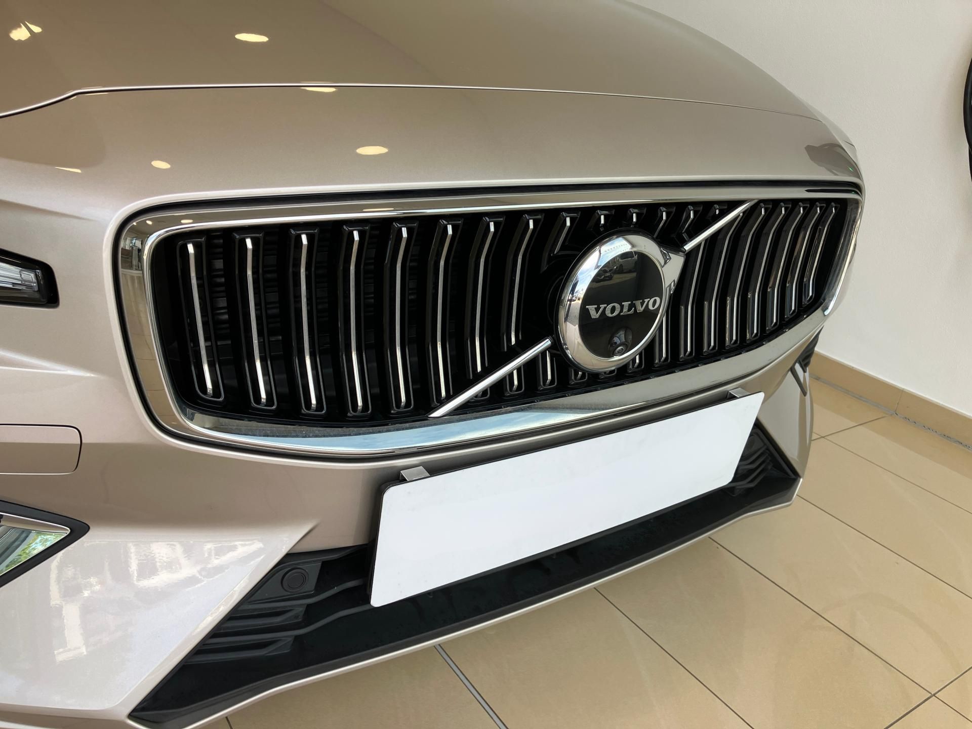 Volvo V60, T6 eAWD Recharge Plus Bright - fotka 3