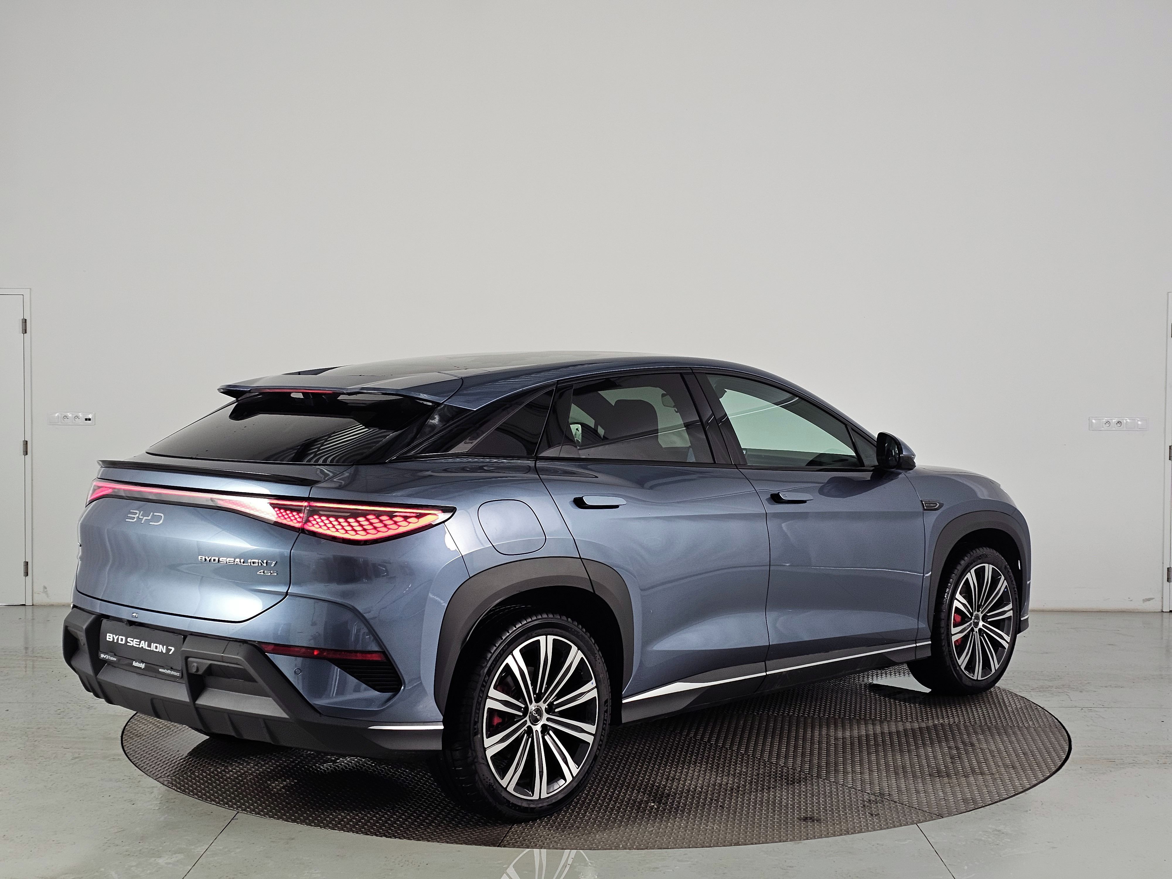 BYD Sealion 7, 530 k Design 82,5kWh AWD - fotka 5