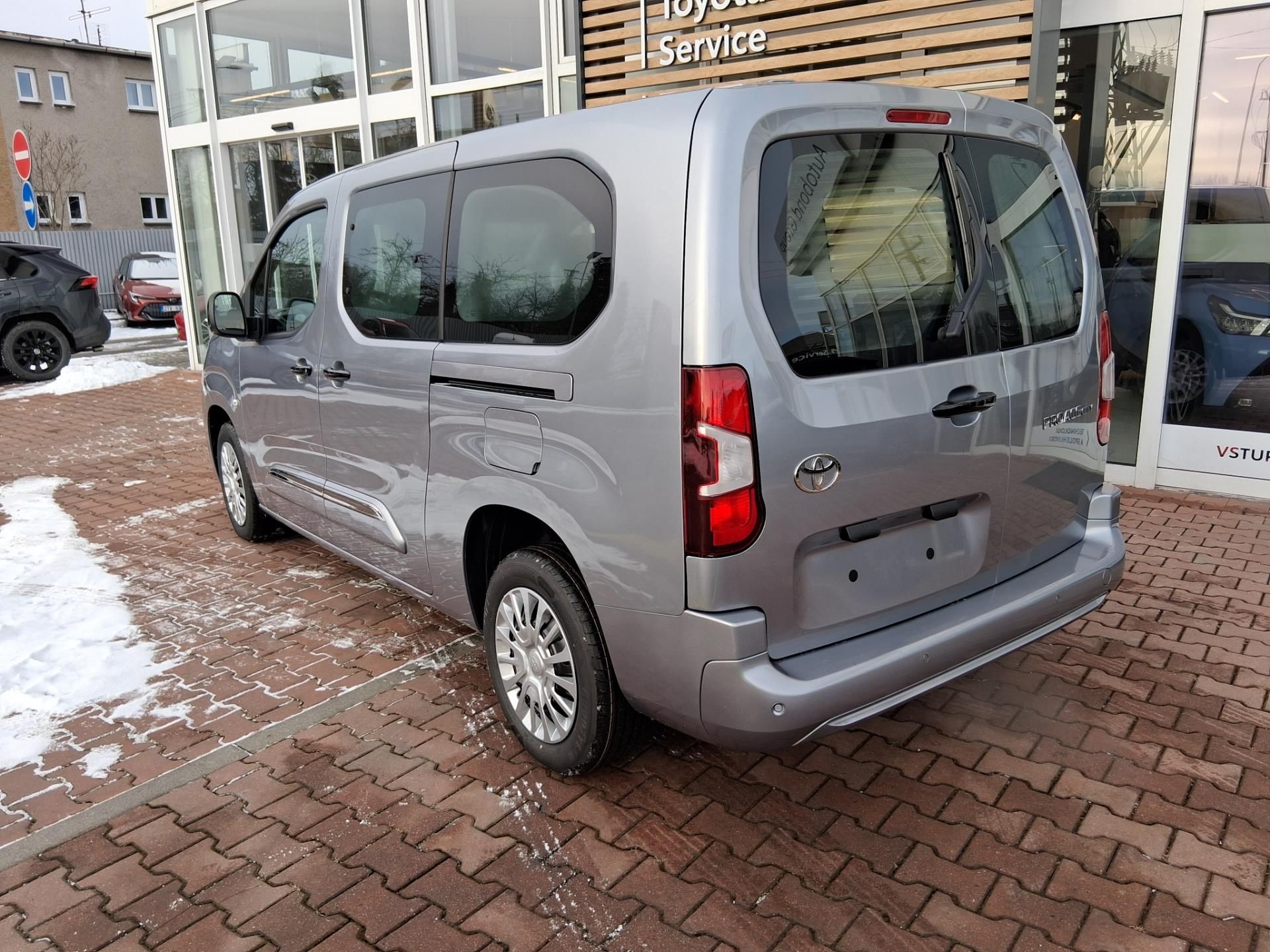 Toyota Proace City Verso, 1,5D 8AT 130K BUSINESS - fotka 4