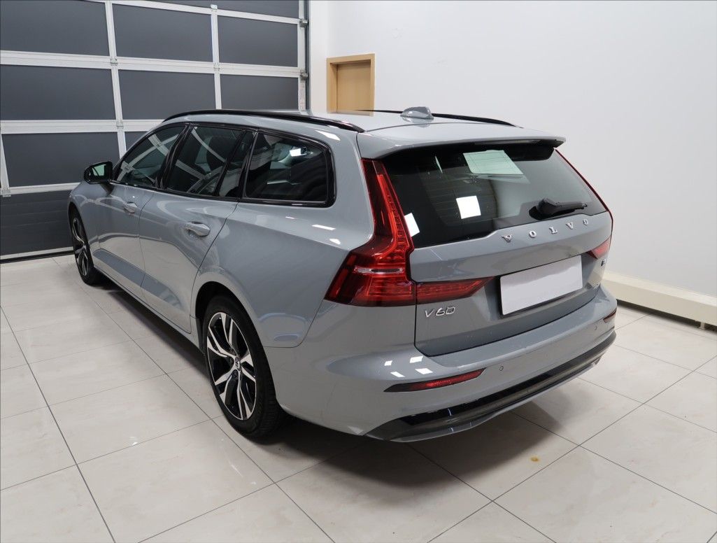Volvo V60, 2,0 B4 AUT PLUS - fotka 6