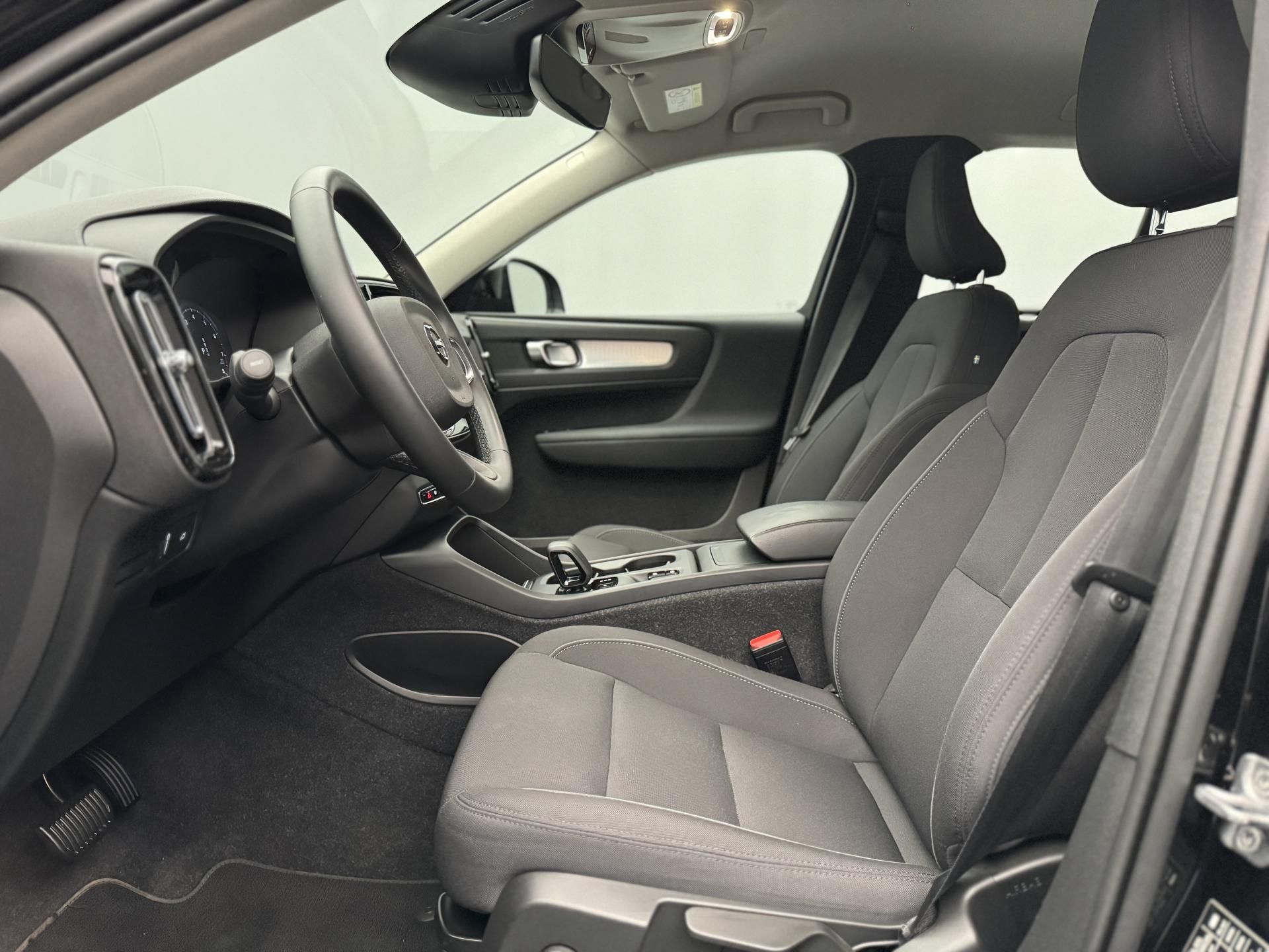 Volvo XC40, T3 MOMENTUM CZ 1.maj - fotka 3