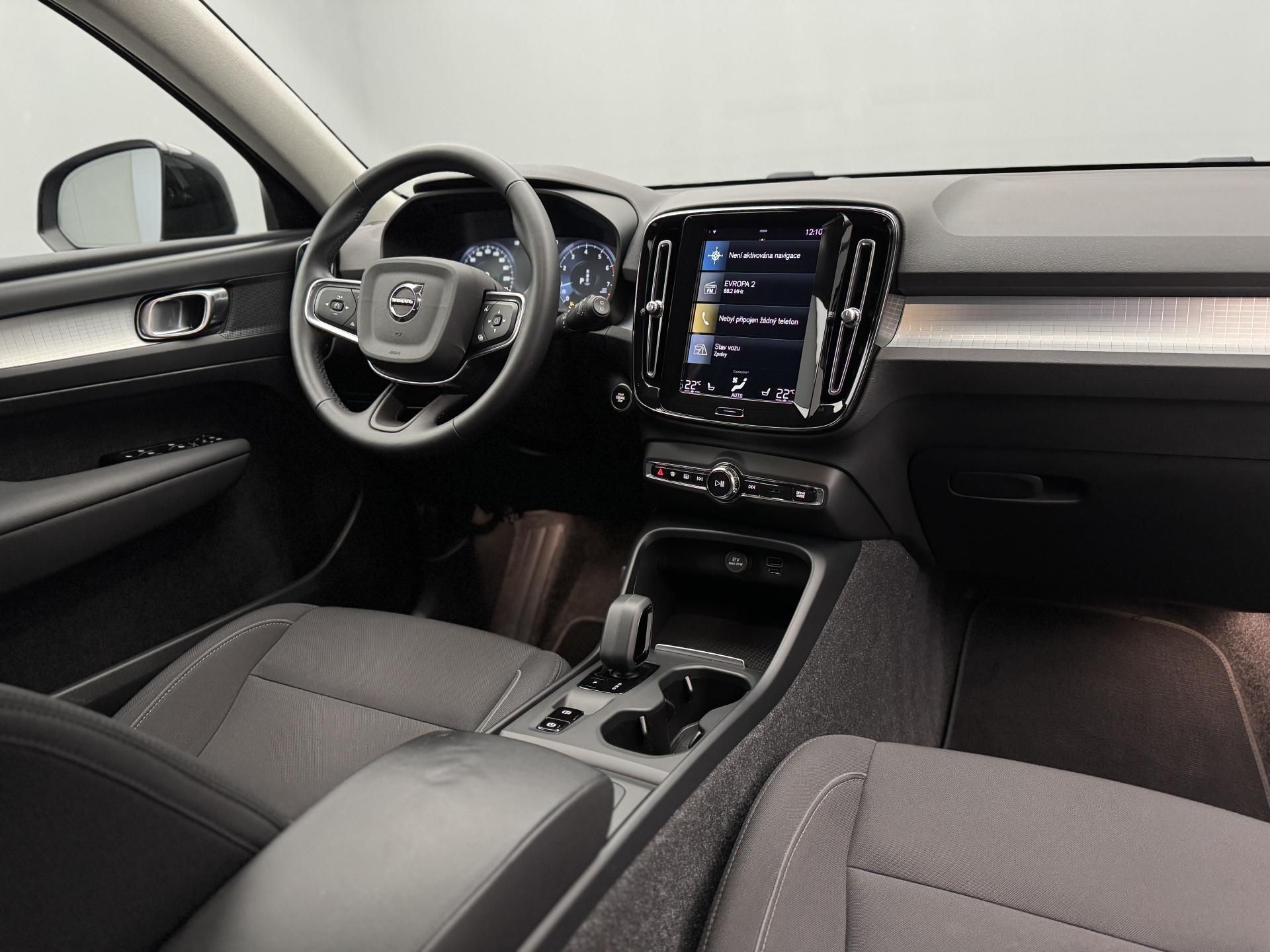 Volvo XC40, T3 MOMENTUM CZ 1.maj - fotka 4