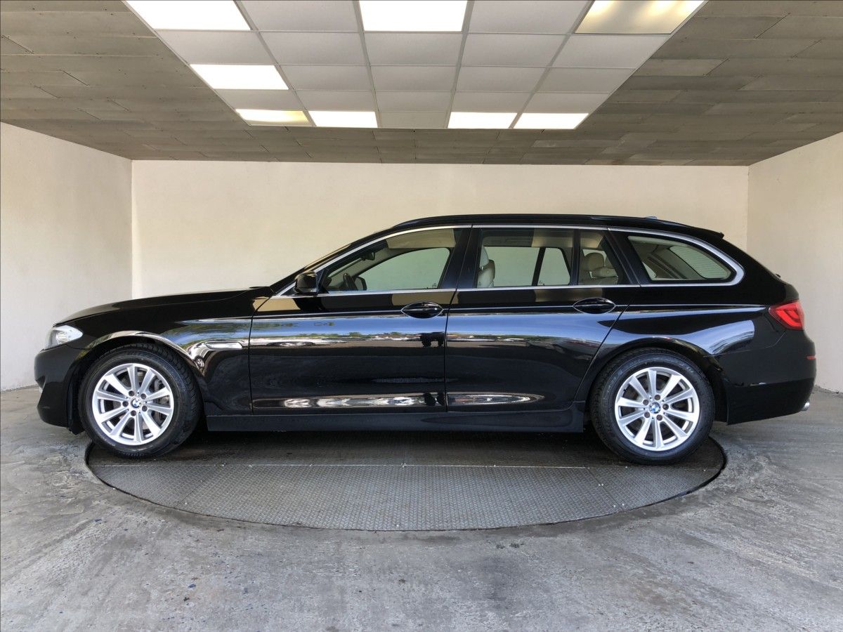 BMW Řada 5, 3,0 525d Touring - fotka 4