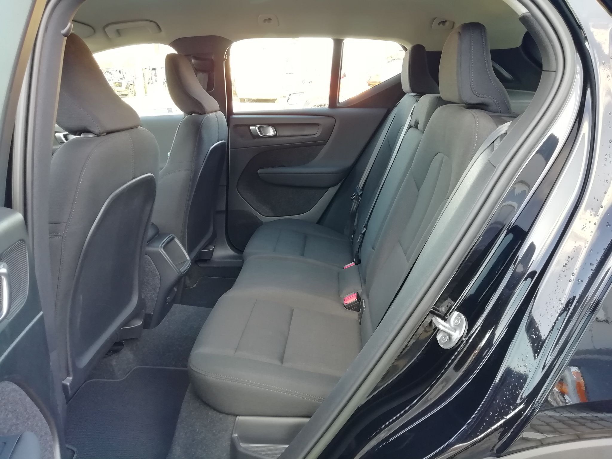 Volvo XC40, T2 1,5 FWD Essential 95 kW - fotka 6
