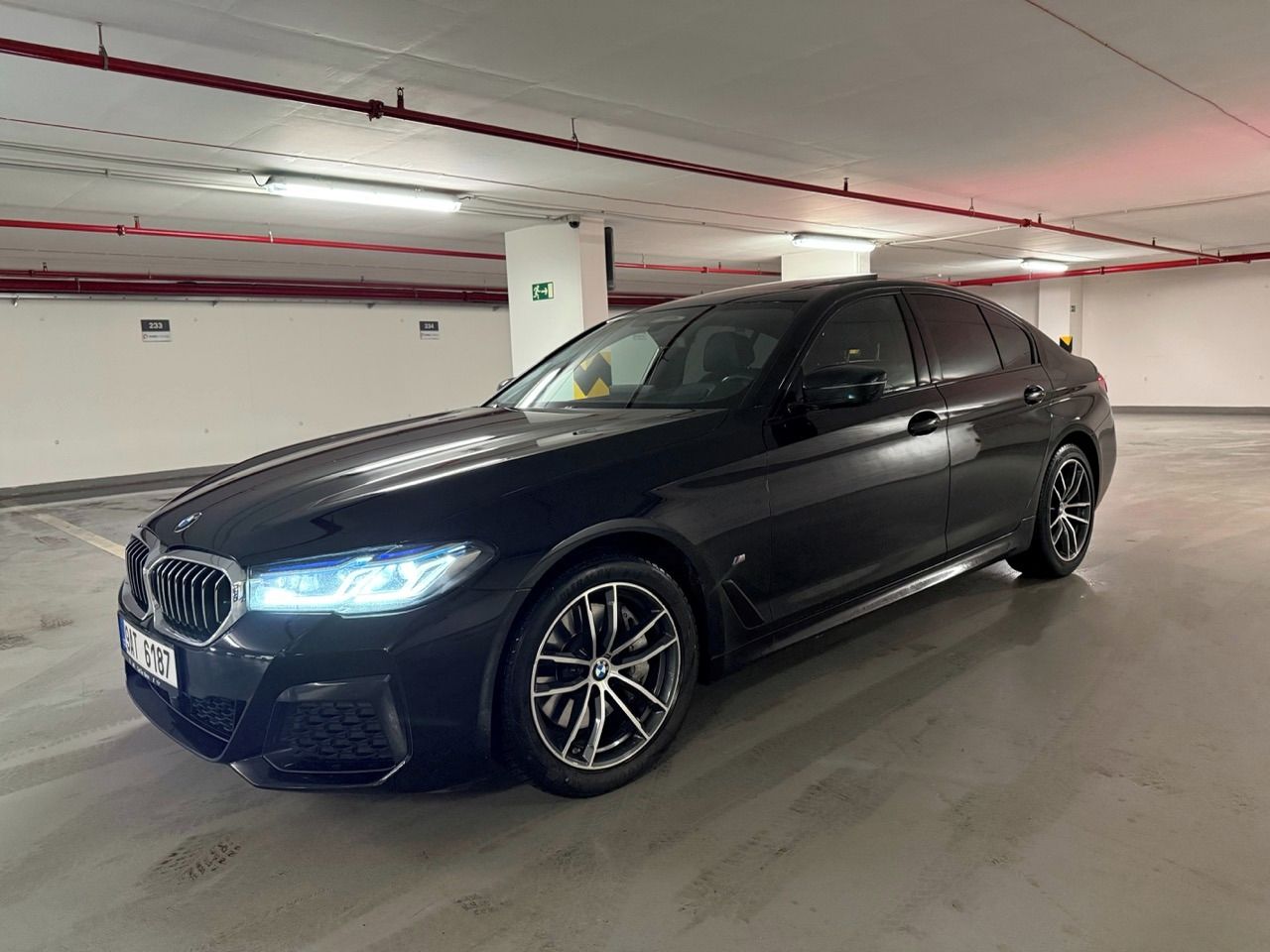 BMW Řada 5, BMW 530d xDrive M Sport 210 kW - fotka 2