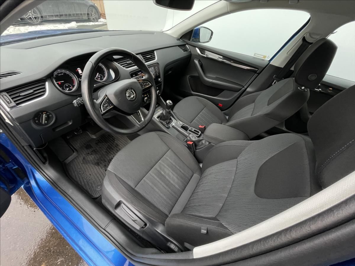 Škoda Octavia, 1,6 TDI Combi Style LED+KESSY - fotka 5