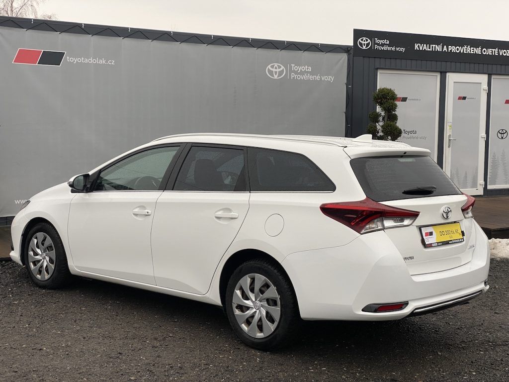 Toyota Auris, 1.4D, ČR, Active, manual - fotka 4