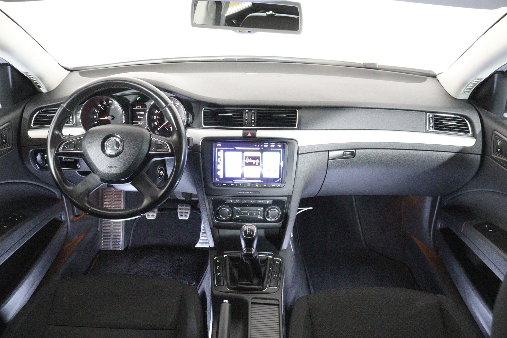 Škoda Superb, COMBI 1,6 TDI AMBITION 77KW/ P - fotka 5