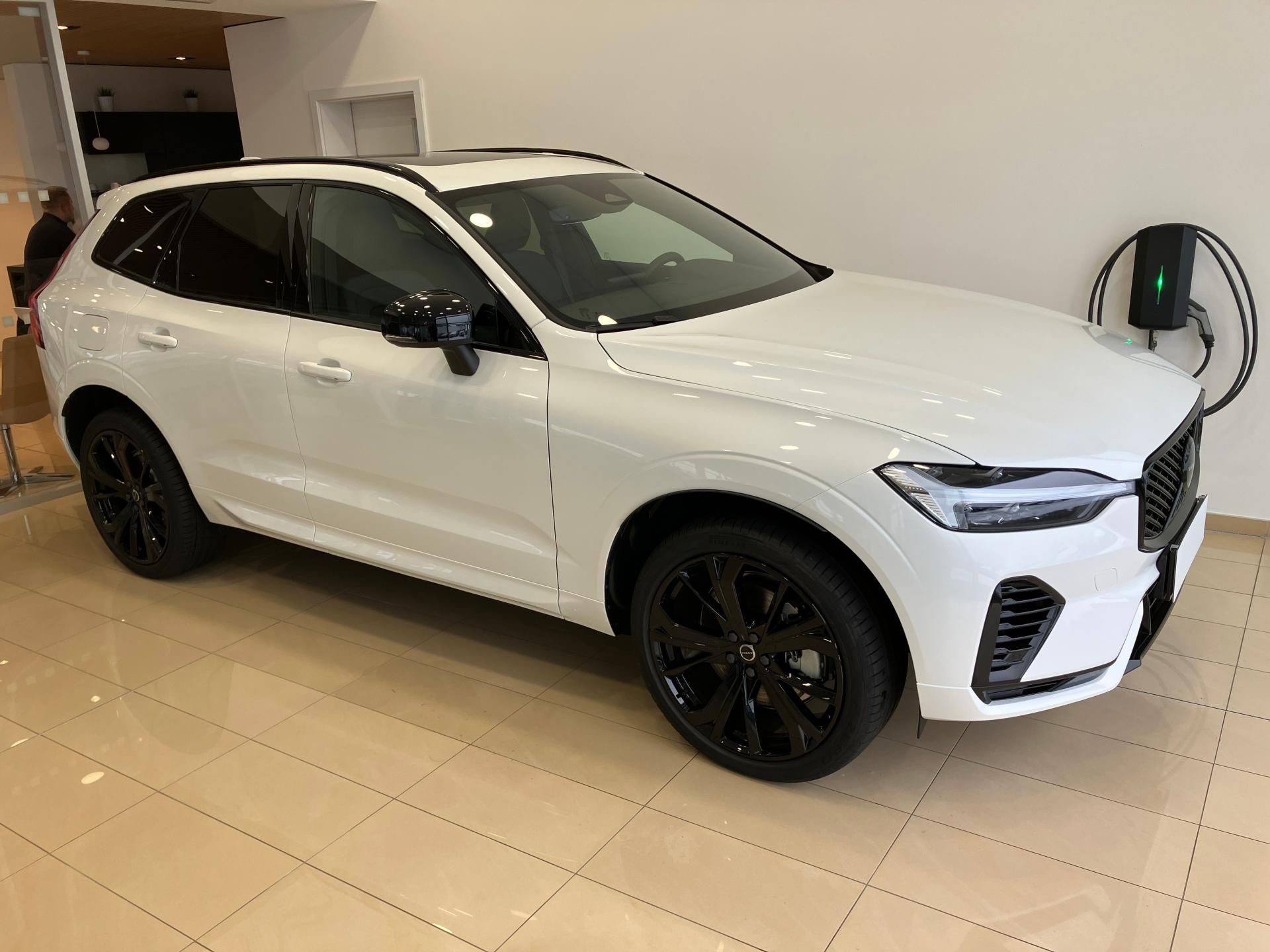 Volvo XC60, T6 AWD Black Edition Plus AT8 - fotka 2