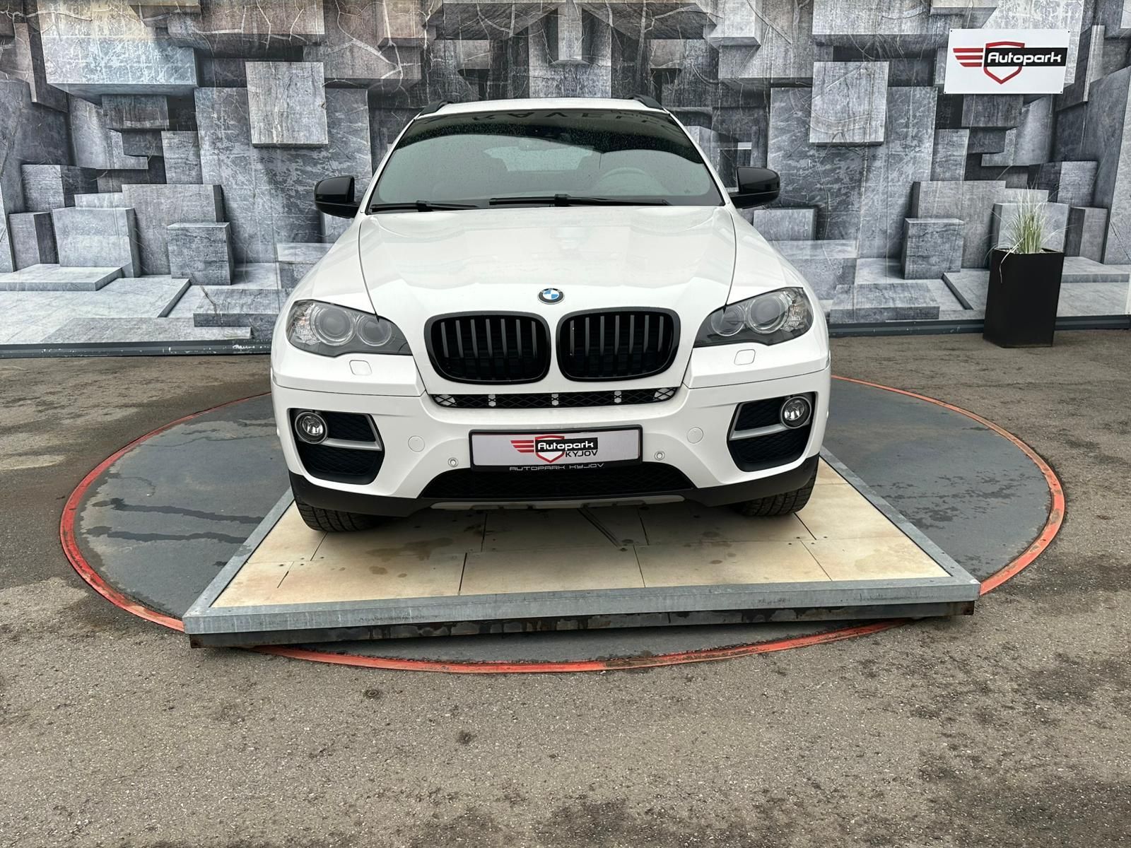 BMW X6, 40D, 225KW, MASÁŽ, VÝBAVA - fotka 2