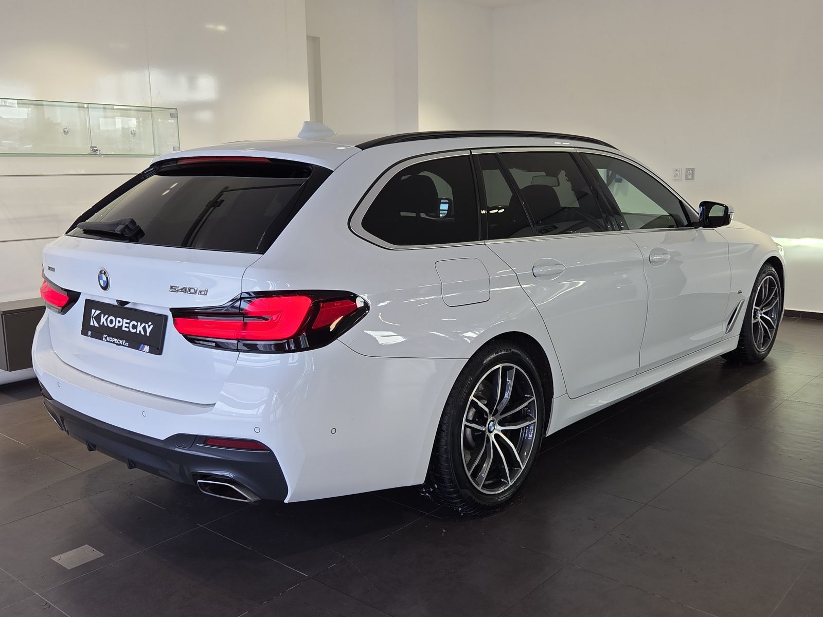 BMW Řada 5, 540d xDrive Touring M Sport - fotka 6