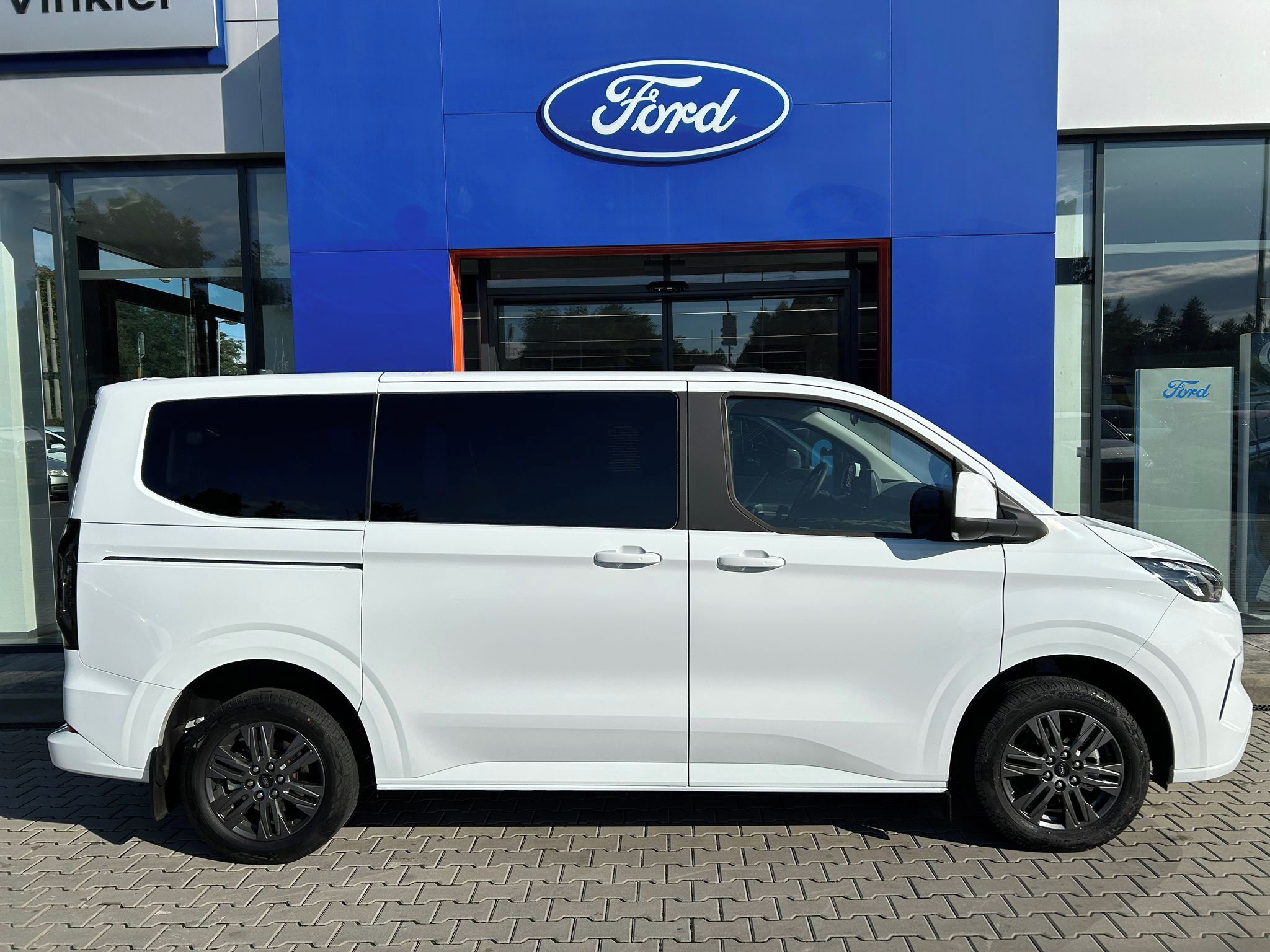 Ford Tourneo Custom, 2.0 EcoBlue 110kW Titanium L1 - fotka 3