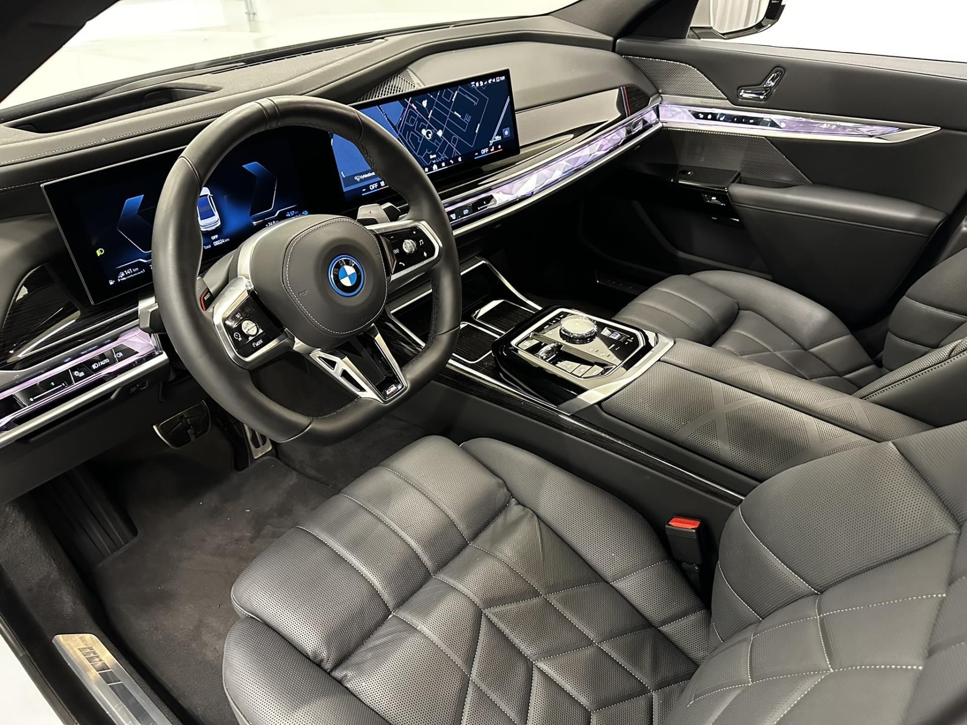 BMW Řada 7, 750e xDrive Sedan - fotka 6