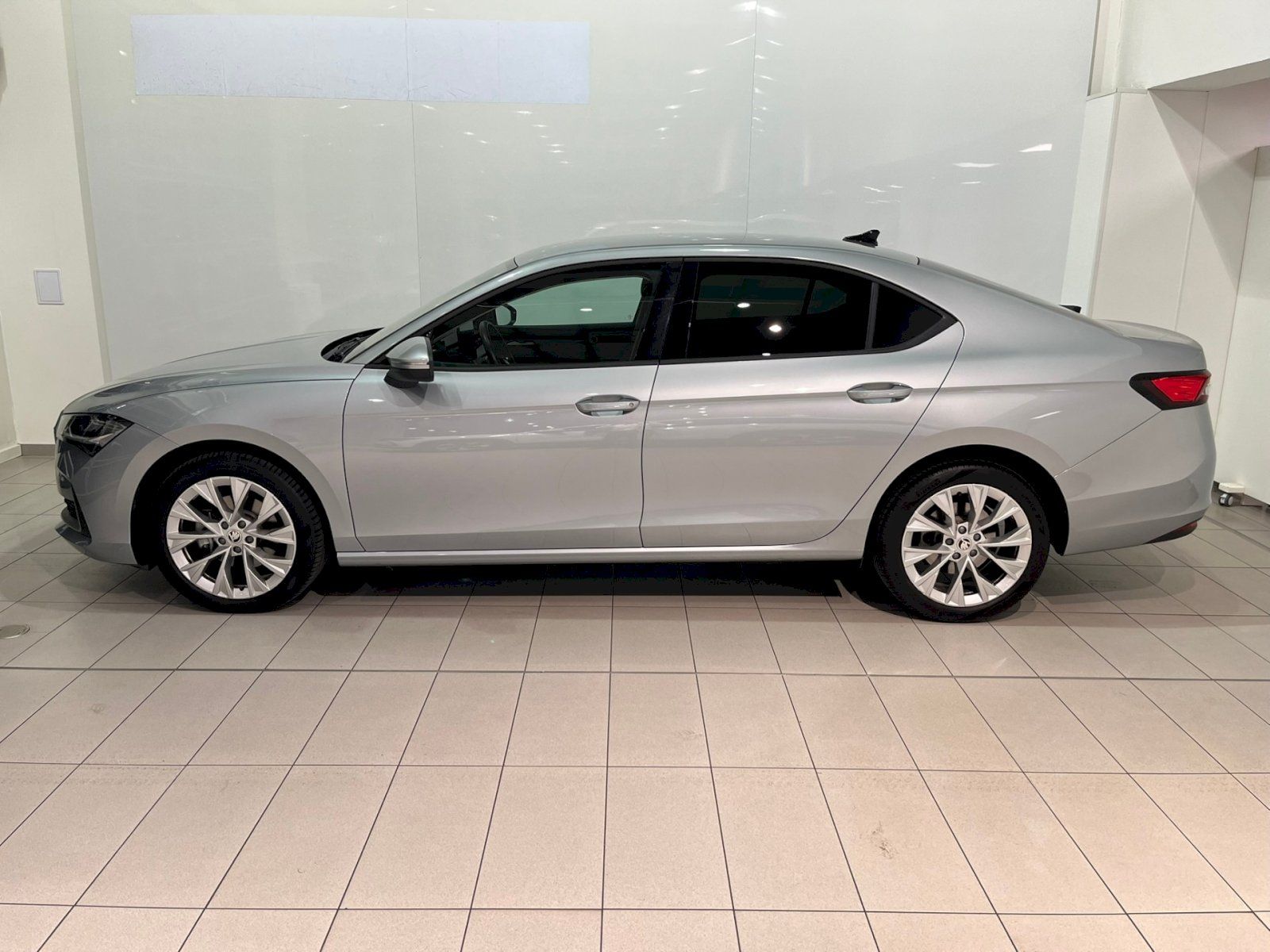 Škoda Superb, 2.0 TDI 110 kW A7F Selection - fotka 3