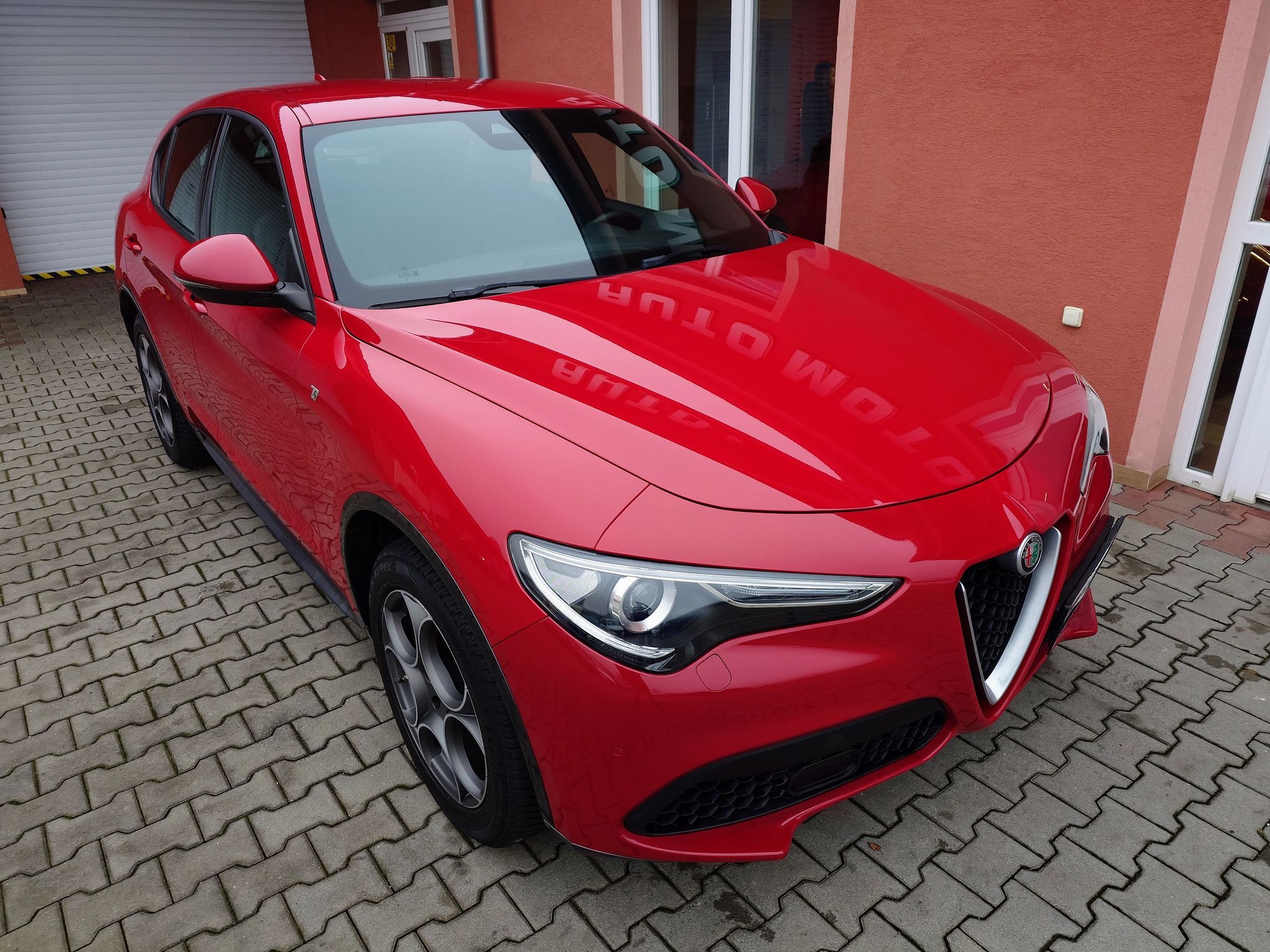 Alfa Romeo Stelvio, 2.0 Ti 206 kW - fotka 4