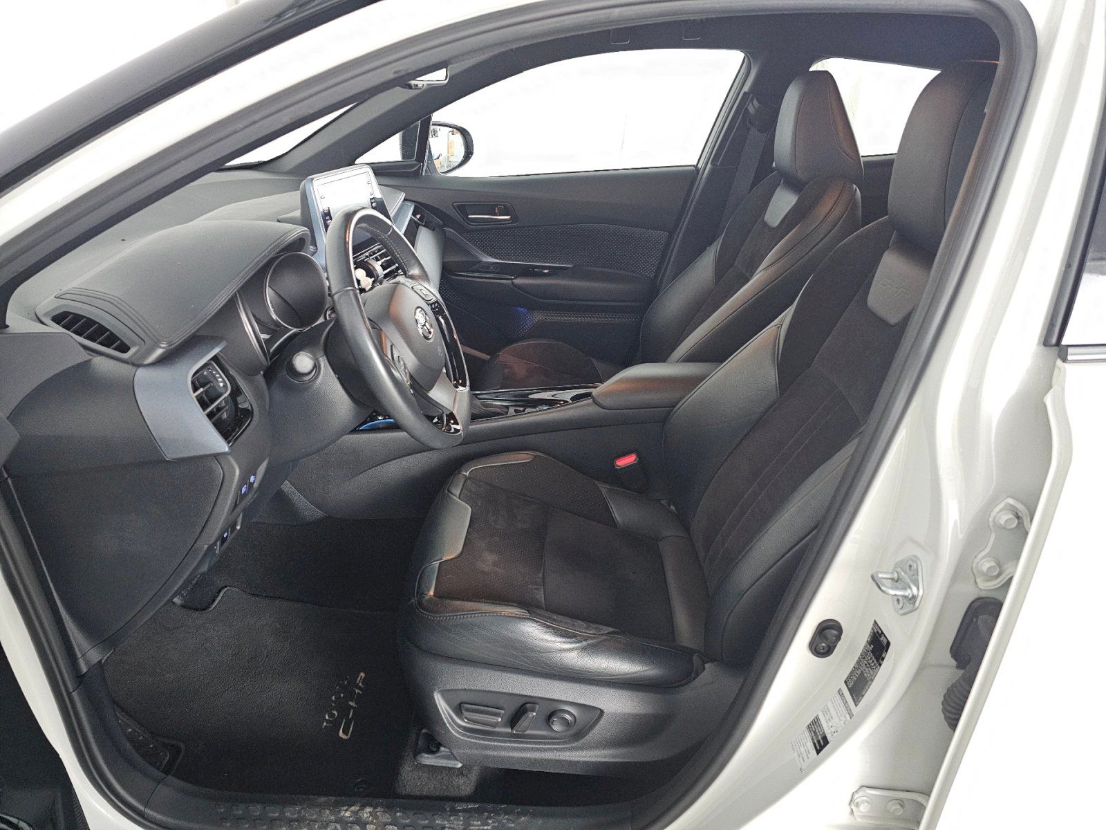 Toyota C-HR, 2.0HEV 184k SELECTION - fotka 6
