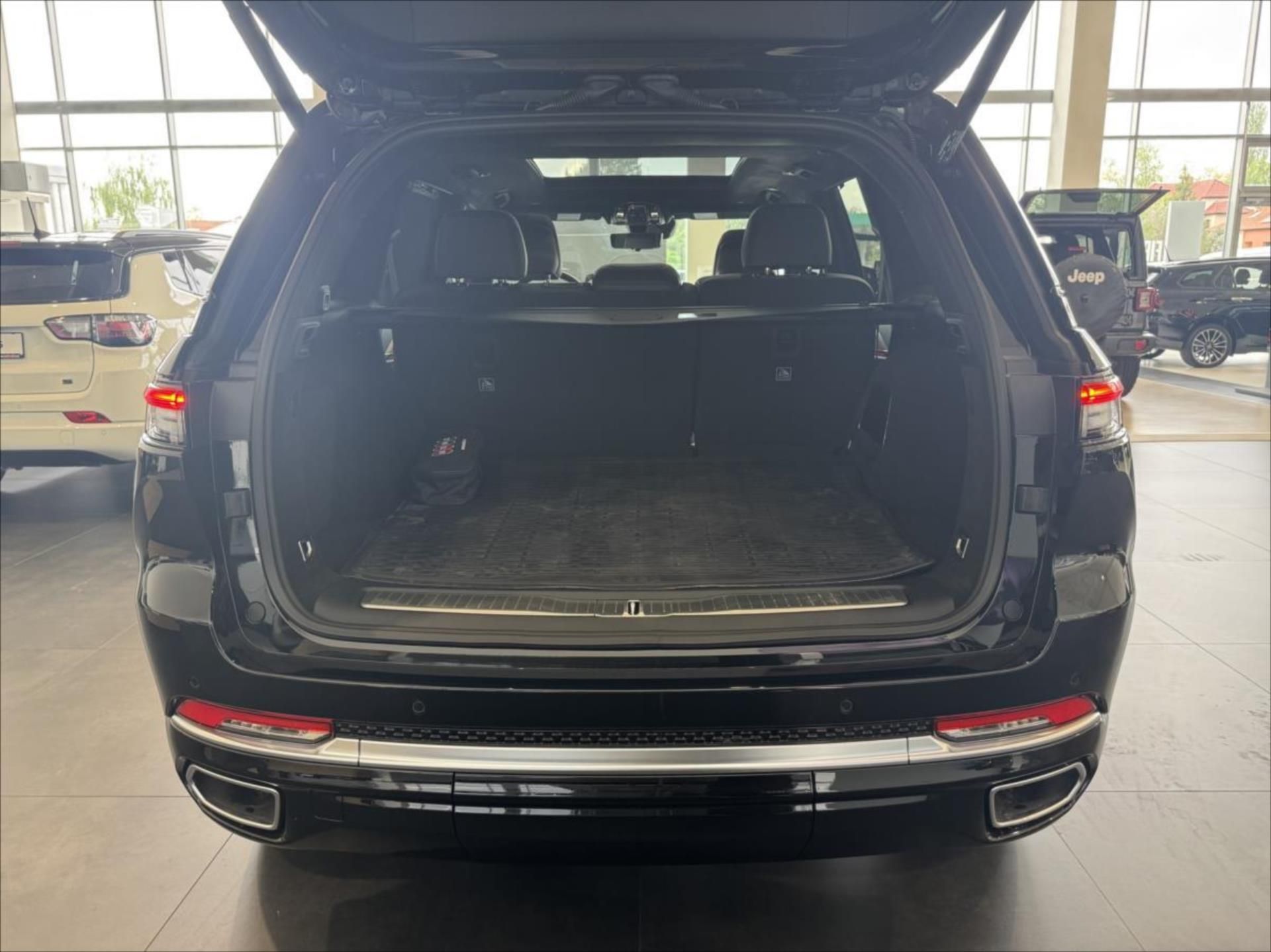 Jeep Grand Cherokee, 2,0 4xe Plug-In 380k 8AT  Summ - fotka 6