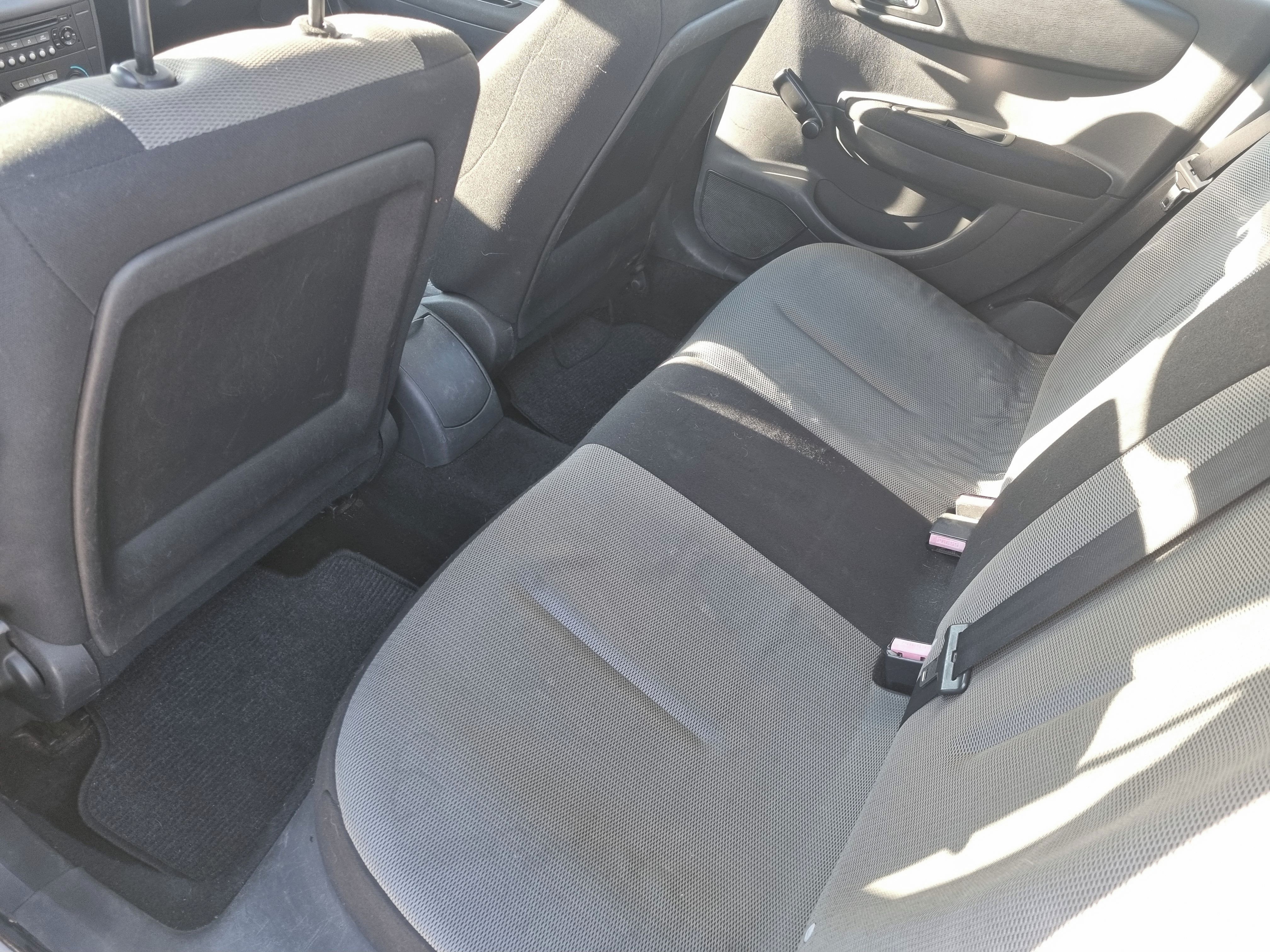 Citroën C4, 1.4 65KW Klima Tažné - fotka 6