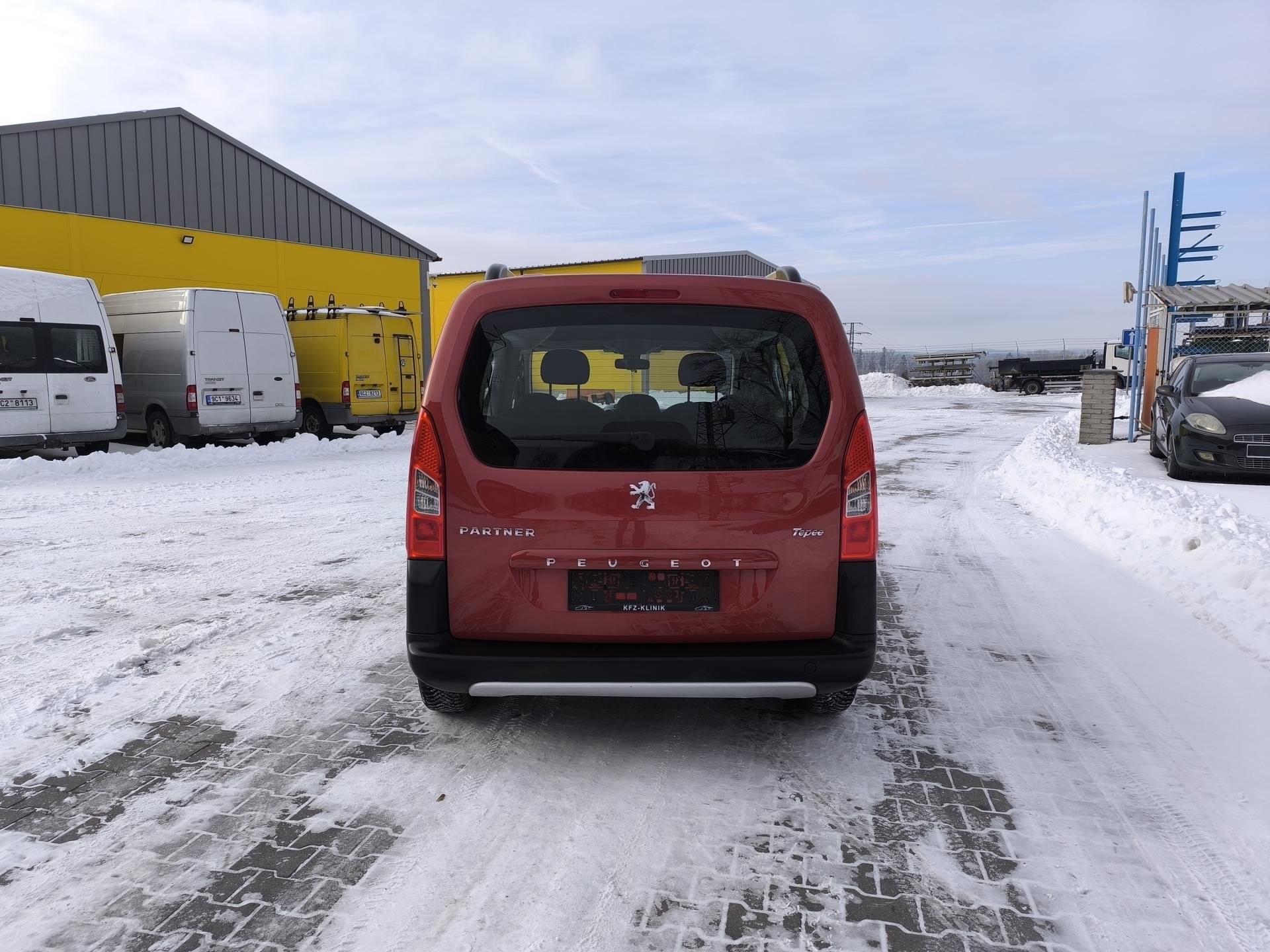 Peugeot Partner Tepee, 1.6 HDi SERVISKA,DOLOŽENÉ KM - fotka 6