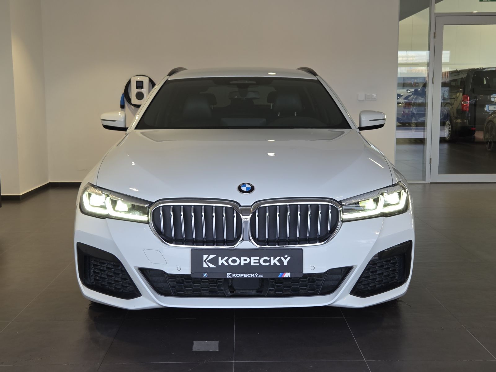BMW Řada 5, 540d xDrive Touring M Sport - fotka 2