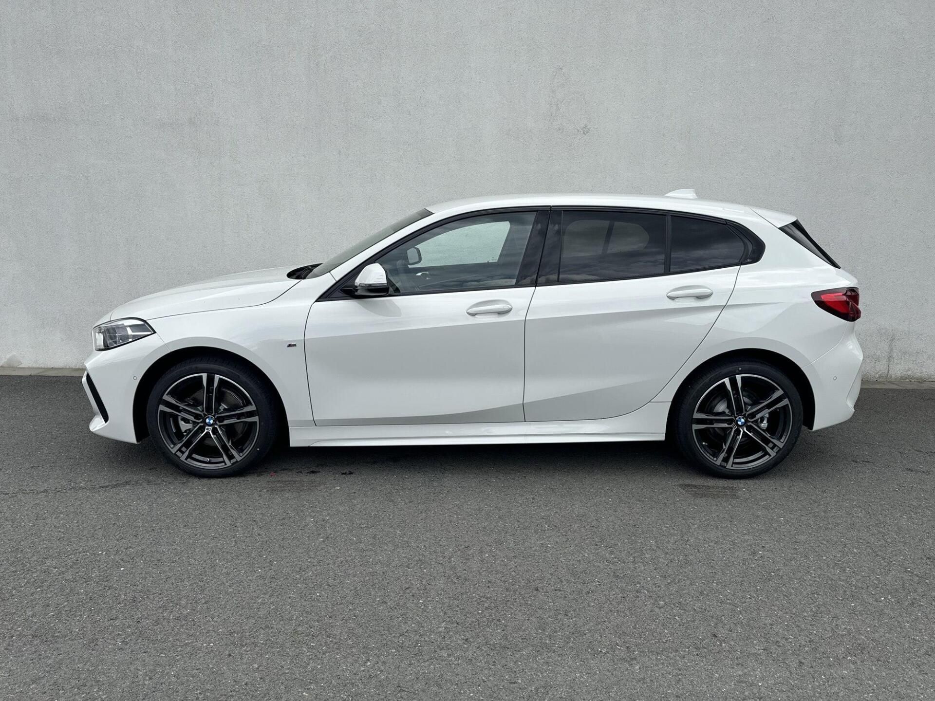 BMW Řada 1, 118i Hatchback - fotka 4