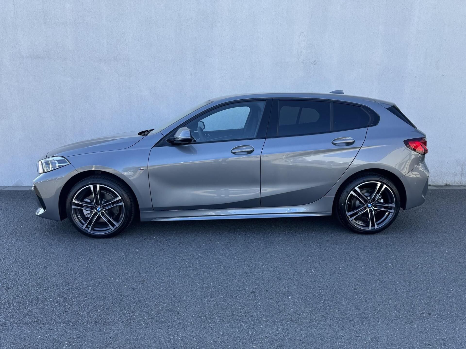 BMW Řada 1, 118i Hatchback - fotka 4