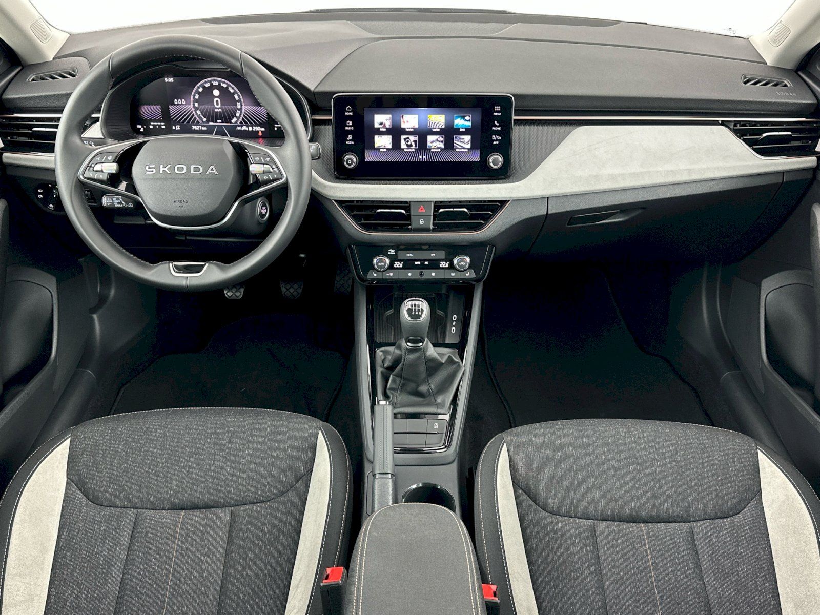 Škoda Scala, 1.0TSI 85kW Top Selection - fotka 5