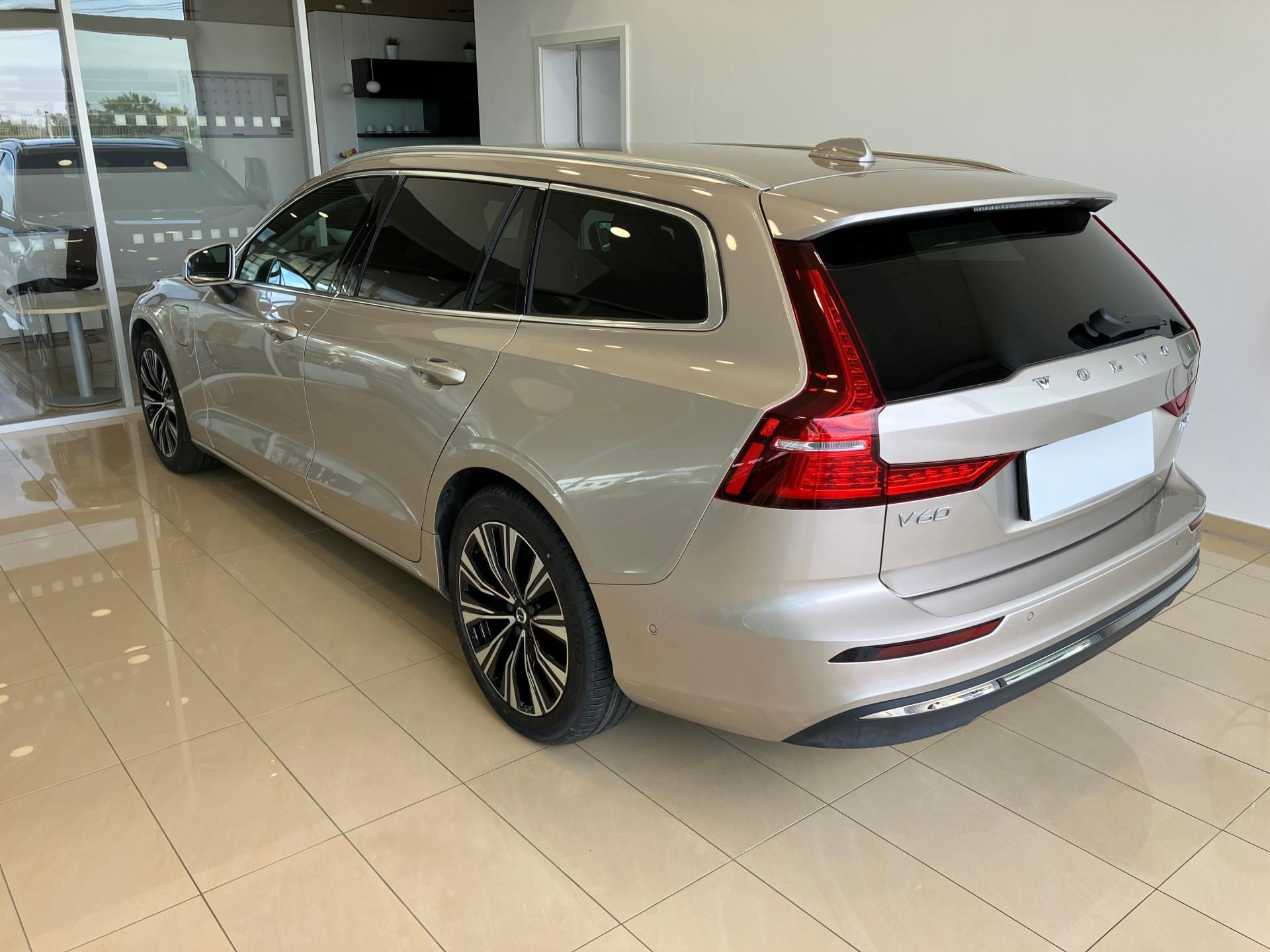 Volvo V60, T6 eAWD Recharge Plus Bright - fotka 6