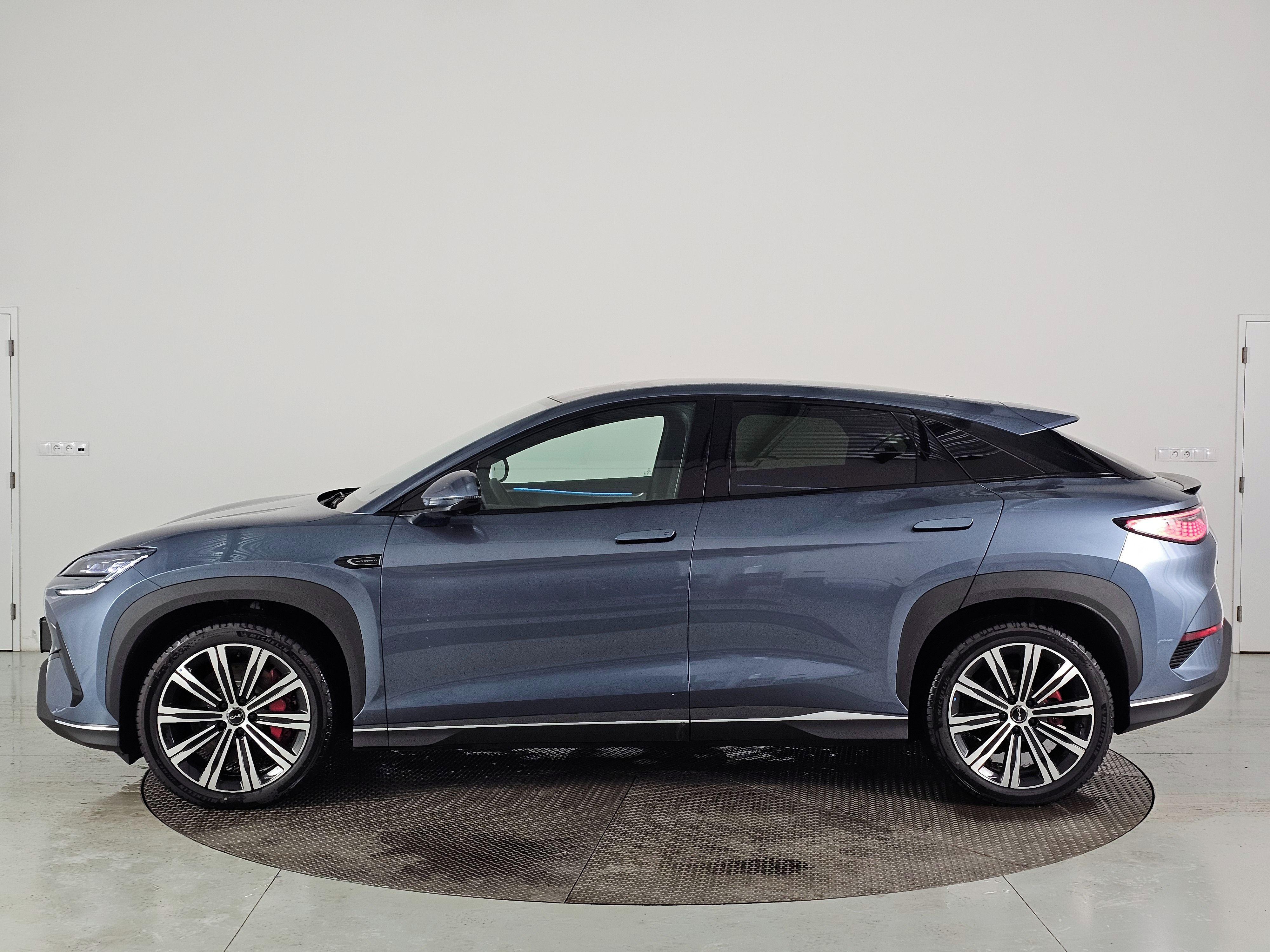 BYD Sealion 7, 530 k Design 82,5kWh AWD - fotka 2