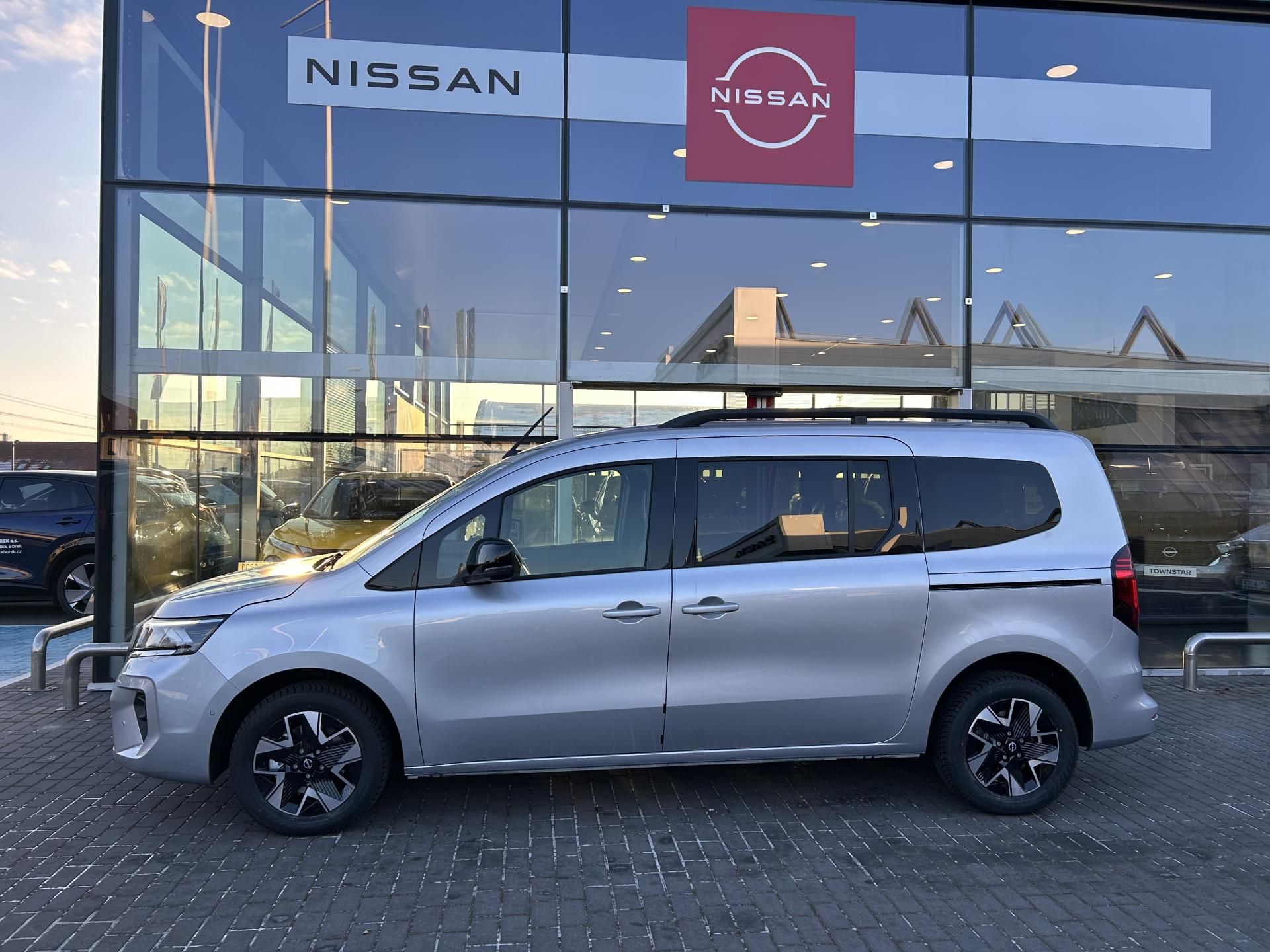 Nissan Townstar, TEKNA L2 1.3T 131K Automat - fotka 3