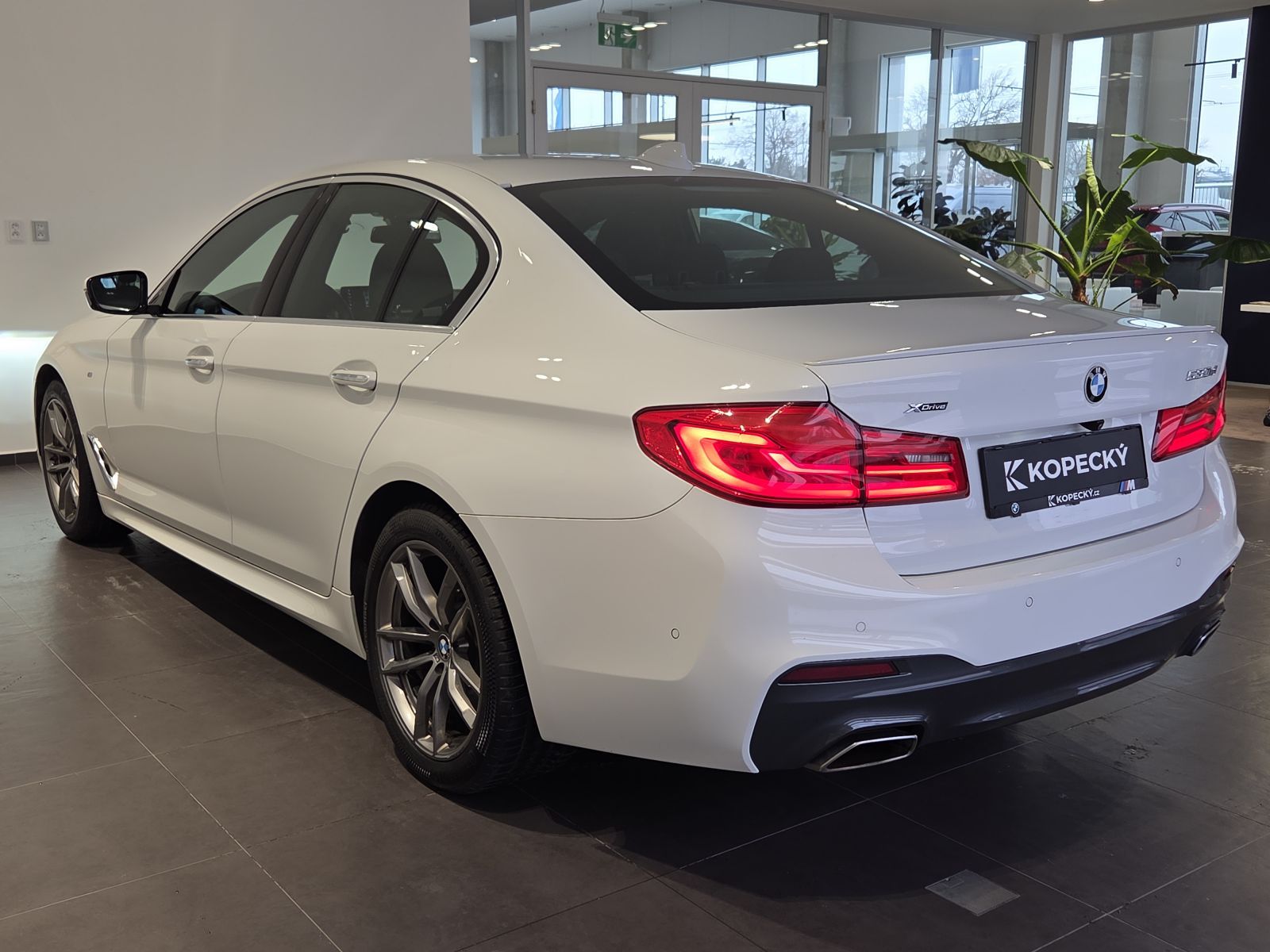 BMW Řada 5, 530d xDrive M Sport - fotka 4