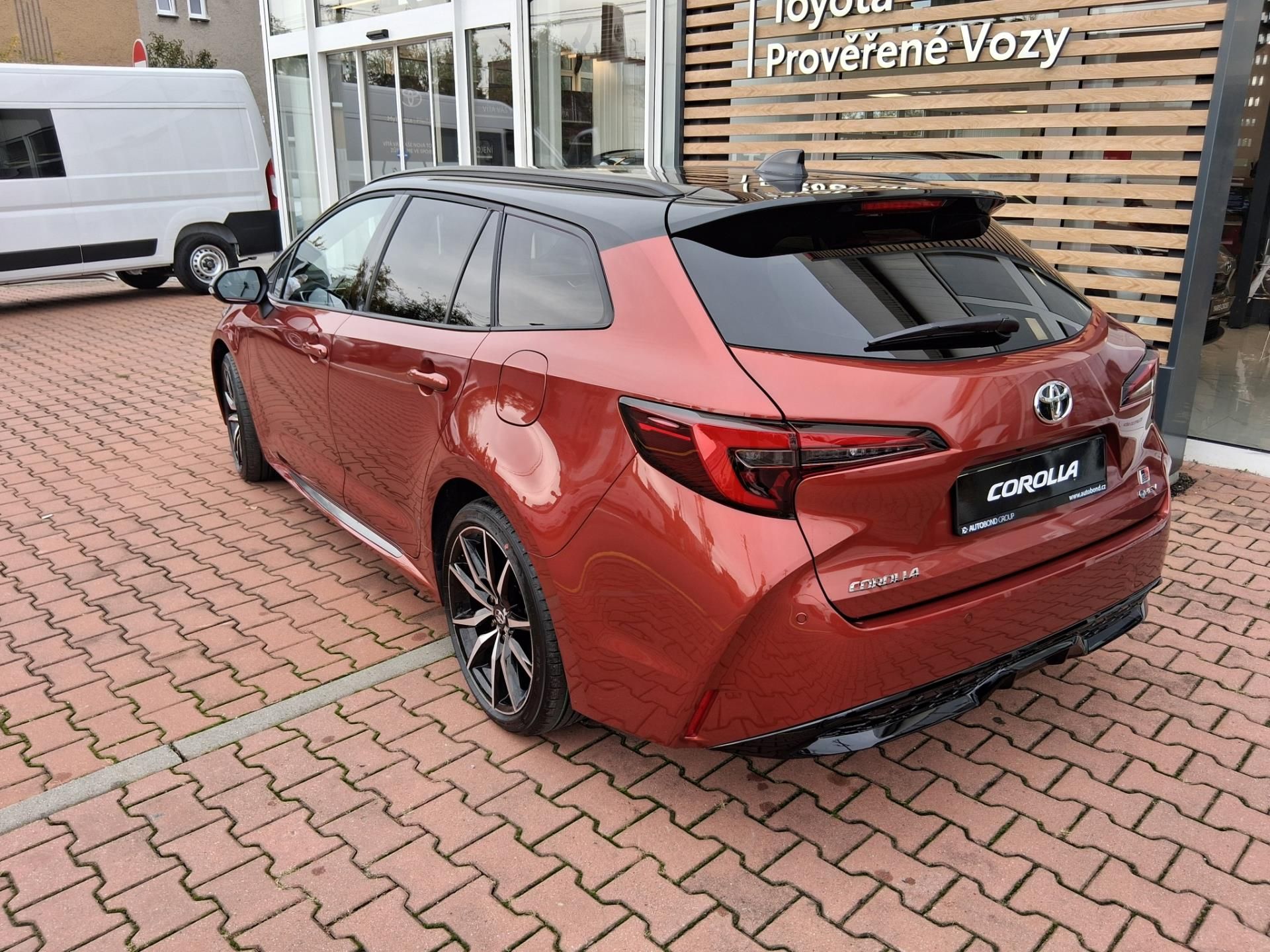Toyota Corolla, 1,8 HEV GR SPORT - fotka 4