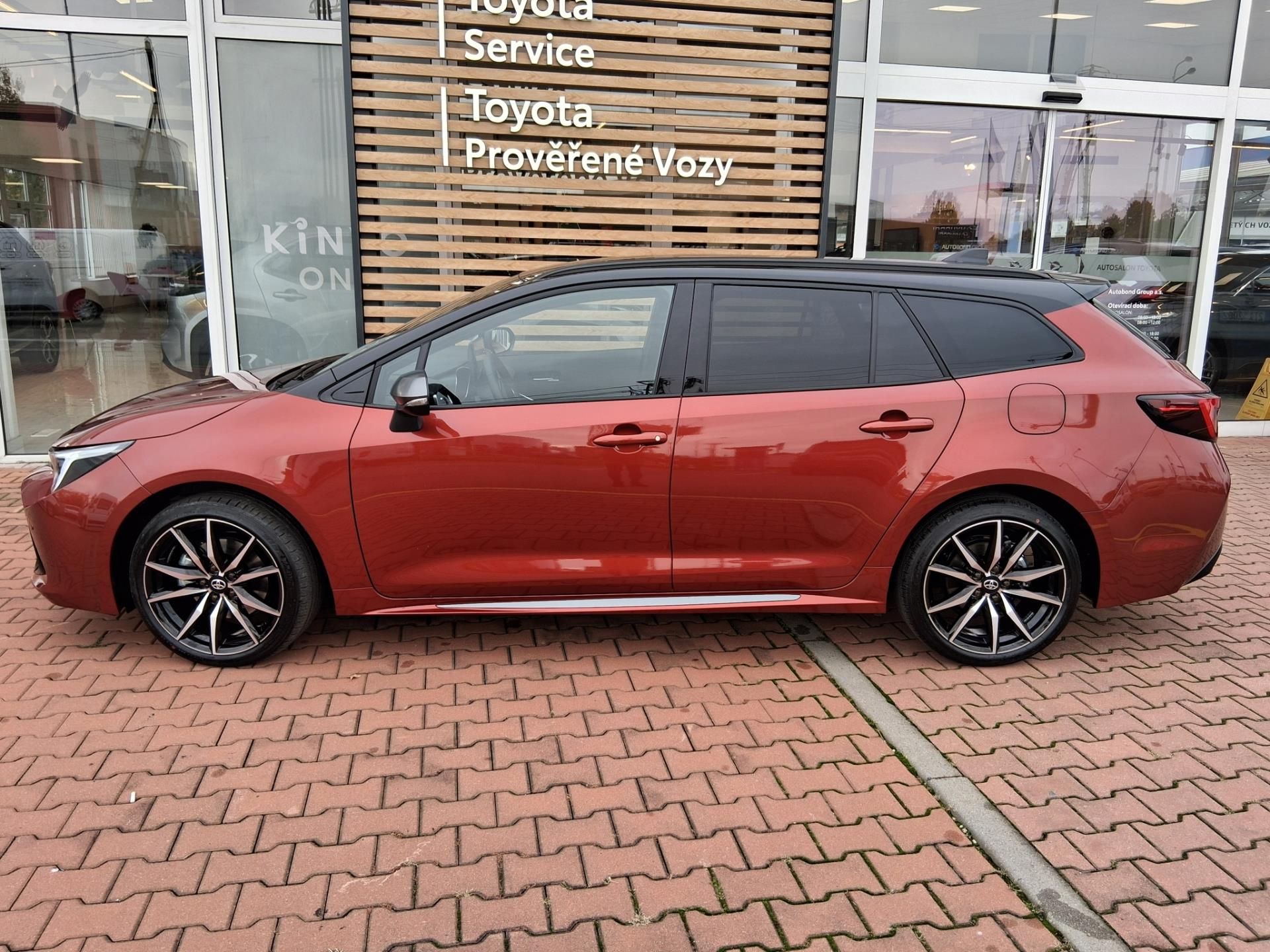 Toyota Corolla, 1,8 HEV GR SPORT - fotka 6