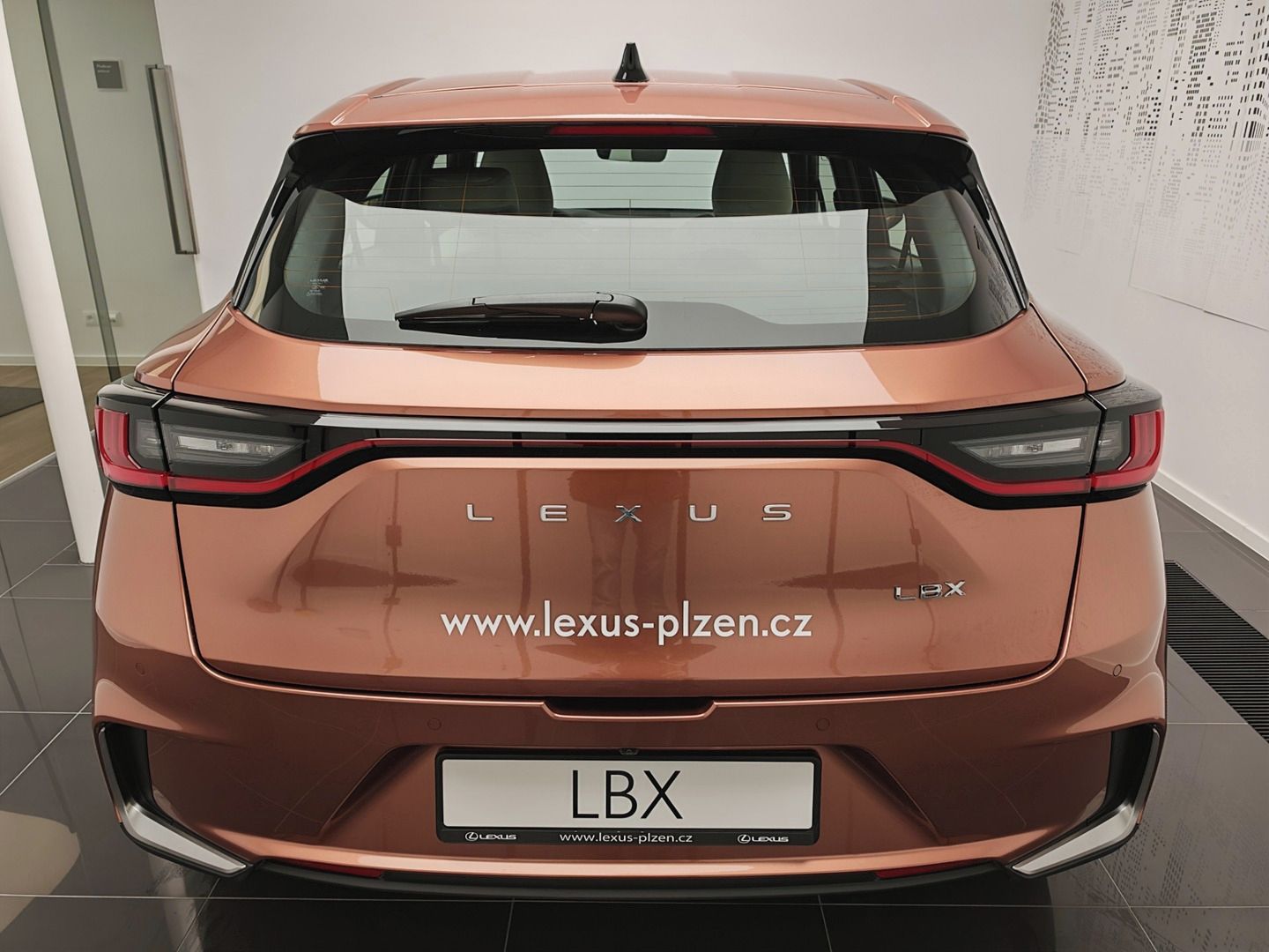 Lexus LBX, ELEGANT TECH - fotka 5