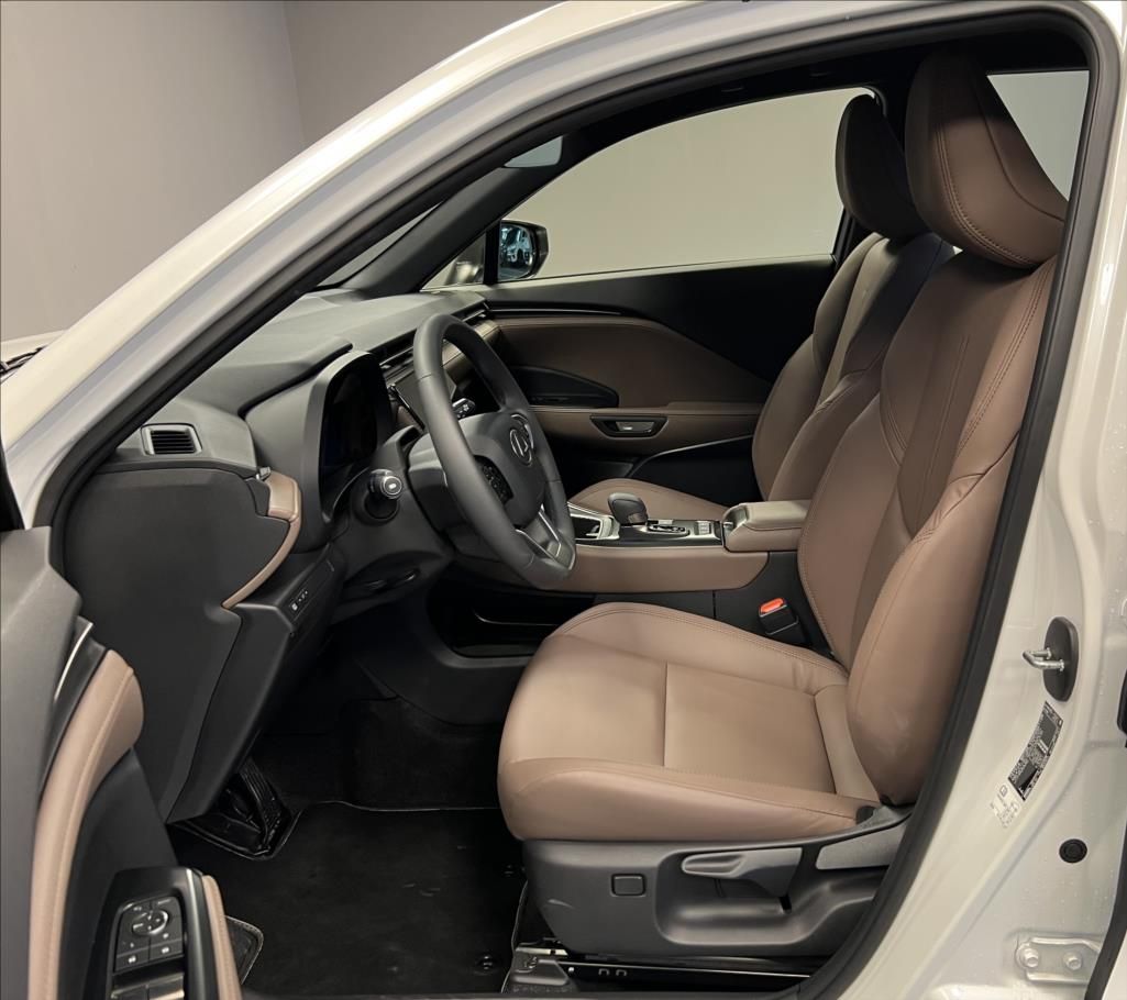 Lexus LBX, 1,5 HEV ELEGANT TECH - fotka 6