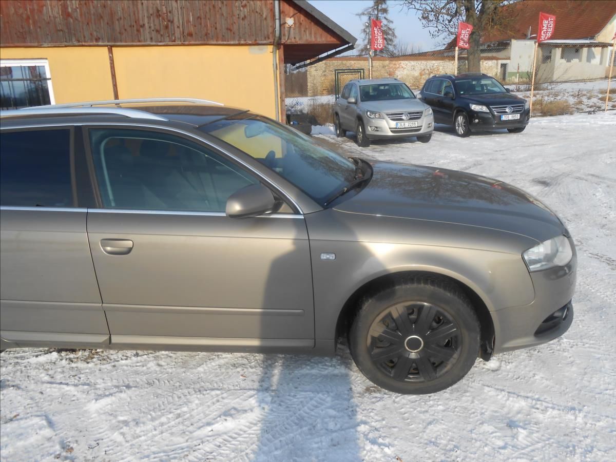 Audi A4 Avant, 2,0 TDi 103Kw S line - fotka 4